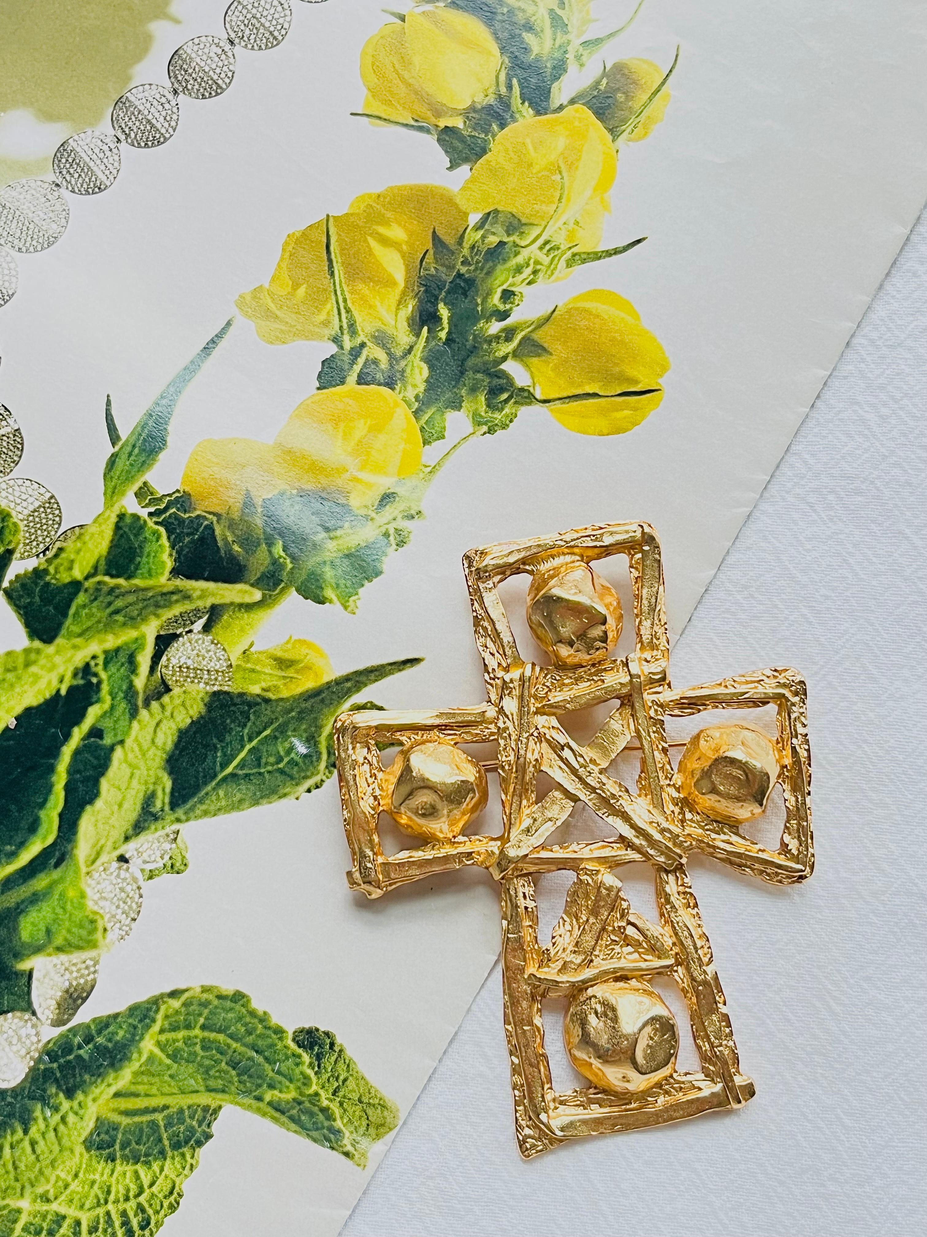Christian Lacroix Ciondolo spilla d'epoca con croce extra large e traforata In condizioni ottime in vendita a Wokingham, England