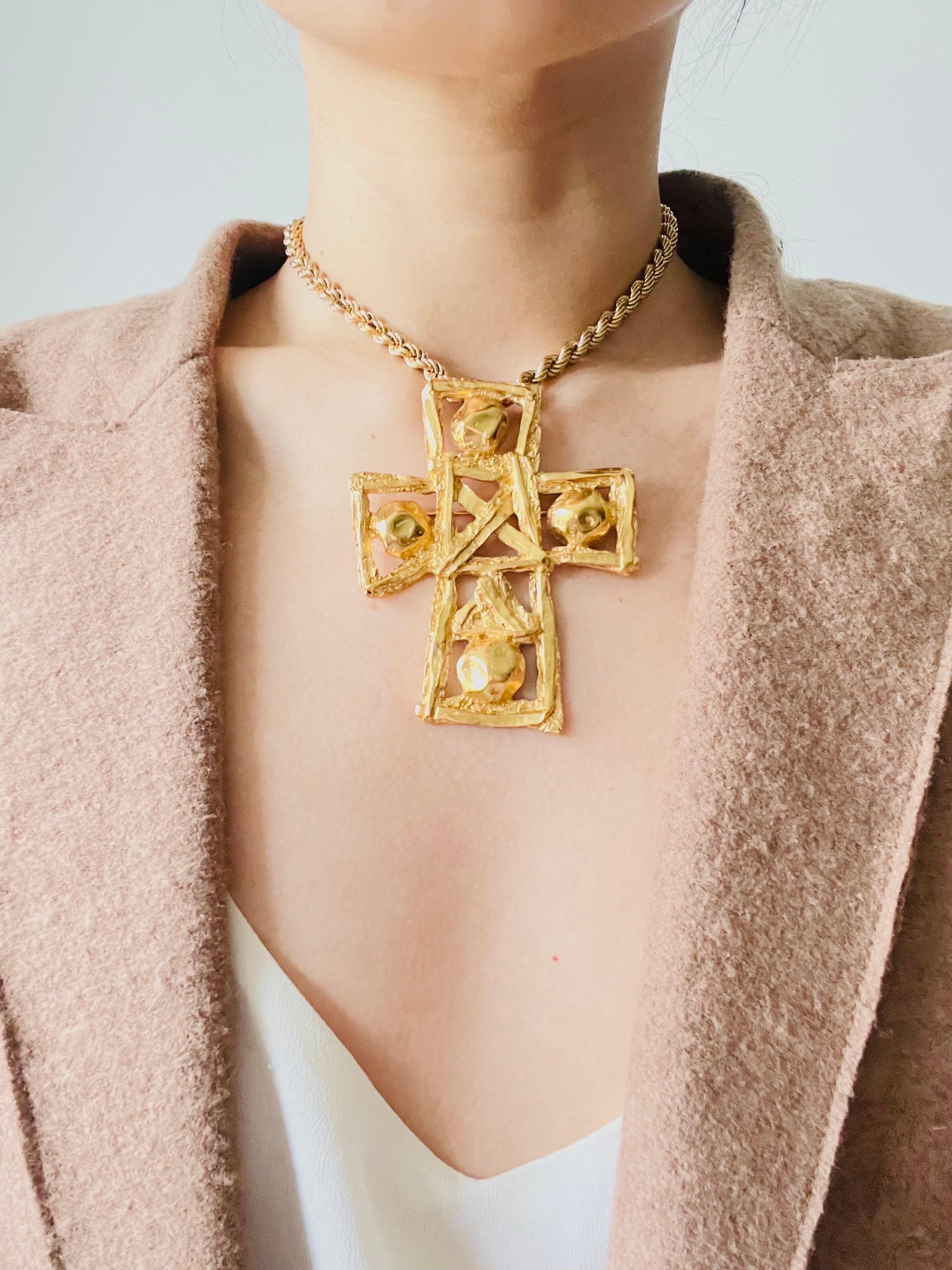 Christian Lacroix Vintage Massives extra großes, durchbrochenes, großes Kreuz-Anhänger mit durchbrochenem Kreuz im Angebot 3