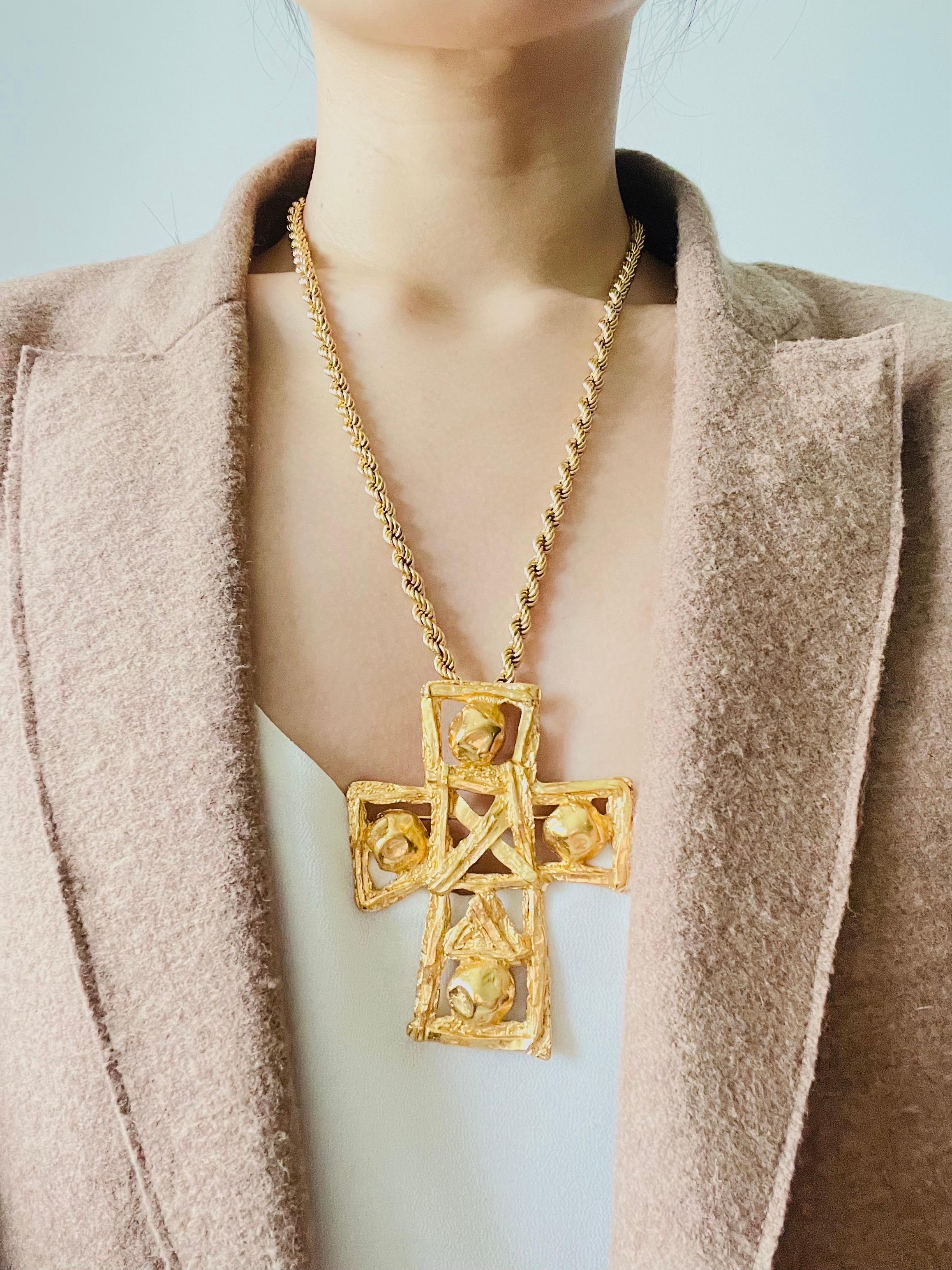 Christian Lacroix Vintage Massives extra großes, durchbrochenes, großes Kreuz-Anhänger mit durchbrochenem Kreuz im Angebot 4