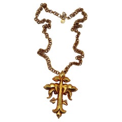CHRISTIAN LACROIX Vintage Massiver Goldfarbene Barock-Halskette mit Kreuzanhänger