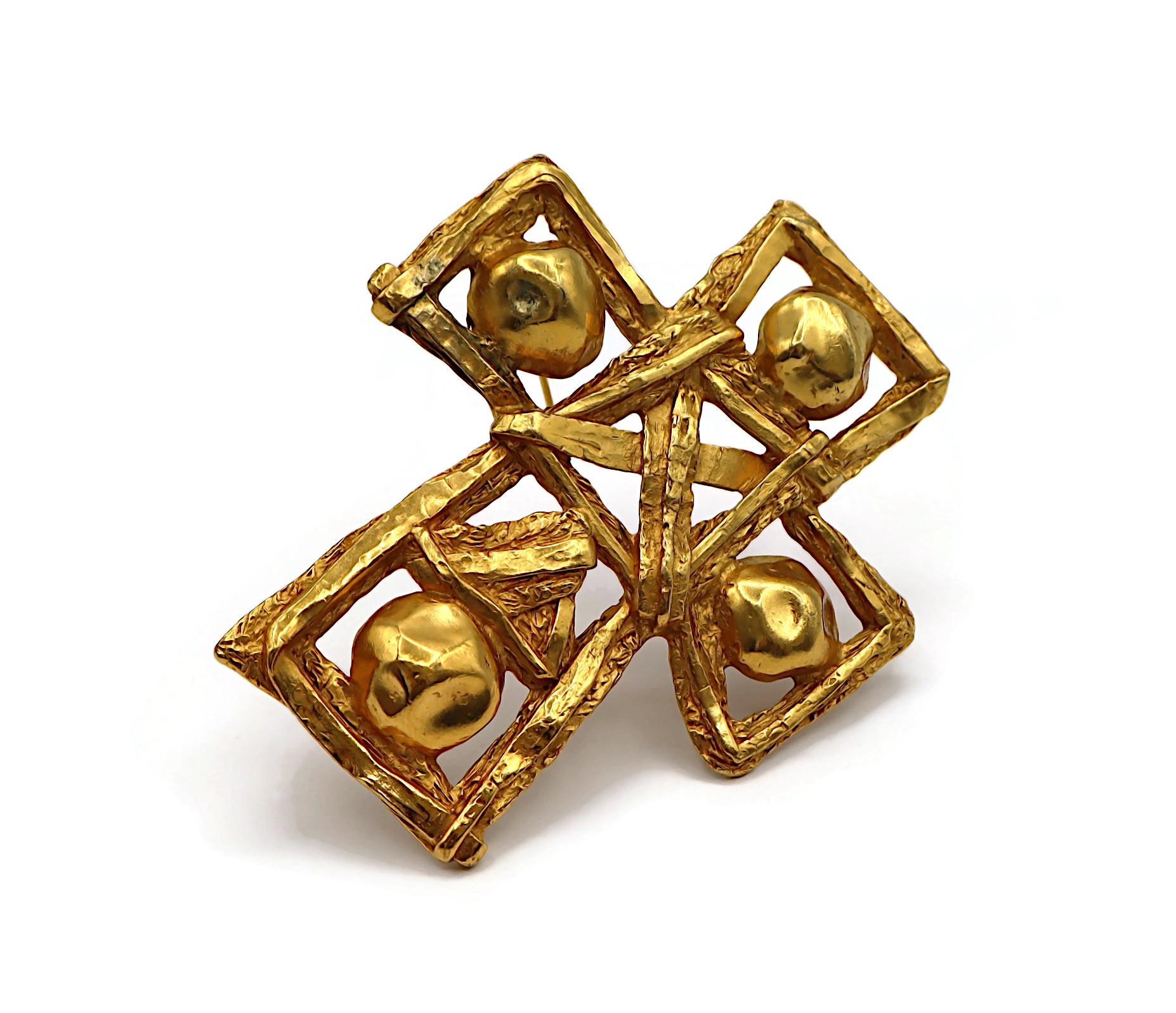 CHRISTIAN LACROIX Vintage Massive Gold Tone Cross Brooch/Pendant In Good Condition In Nice, FR