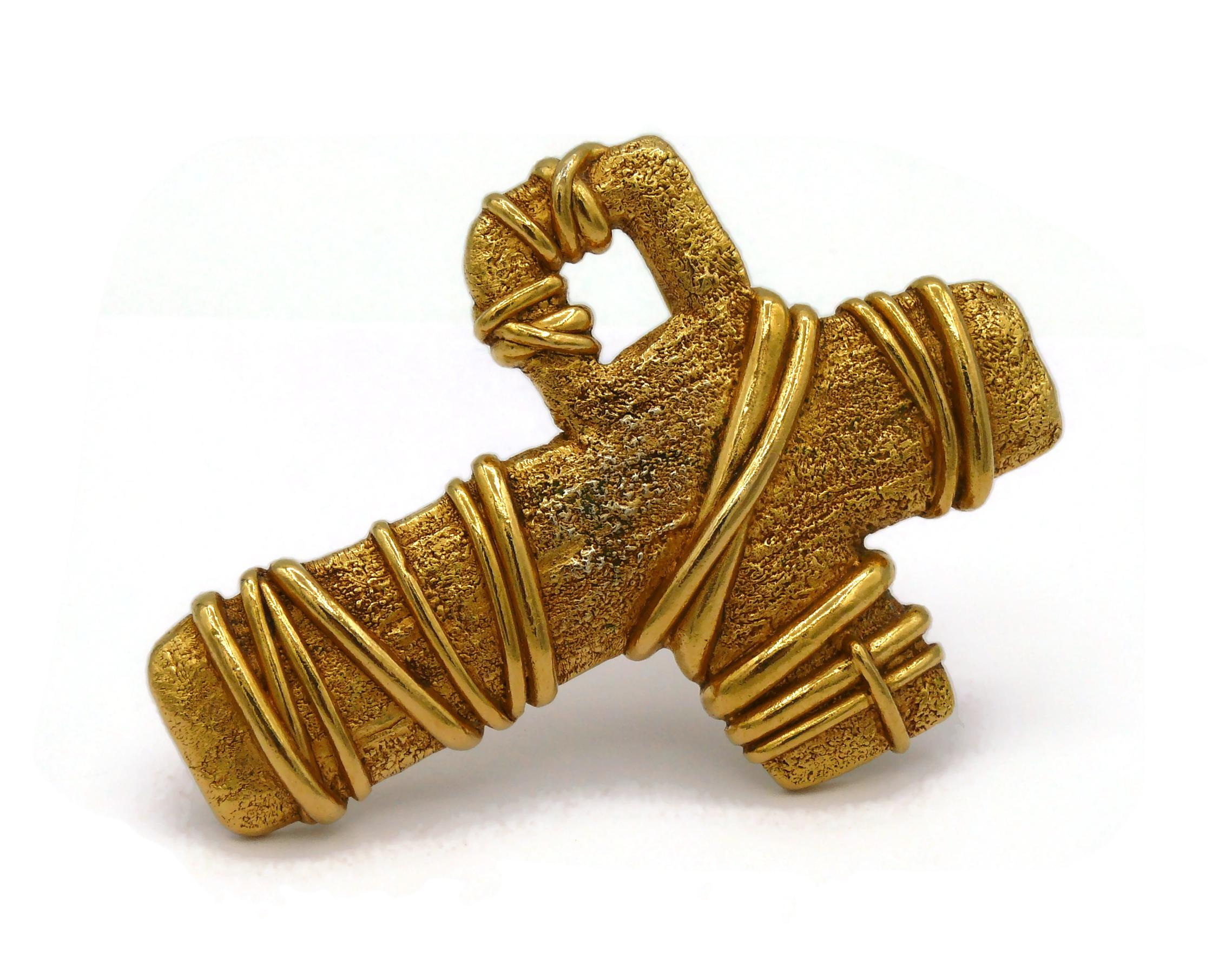 CHRISTIAN LACIX Vintage Massiver Goldfarbener Kreuzbrosche mit Kreuzanhänger im Angebot 1