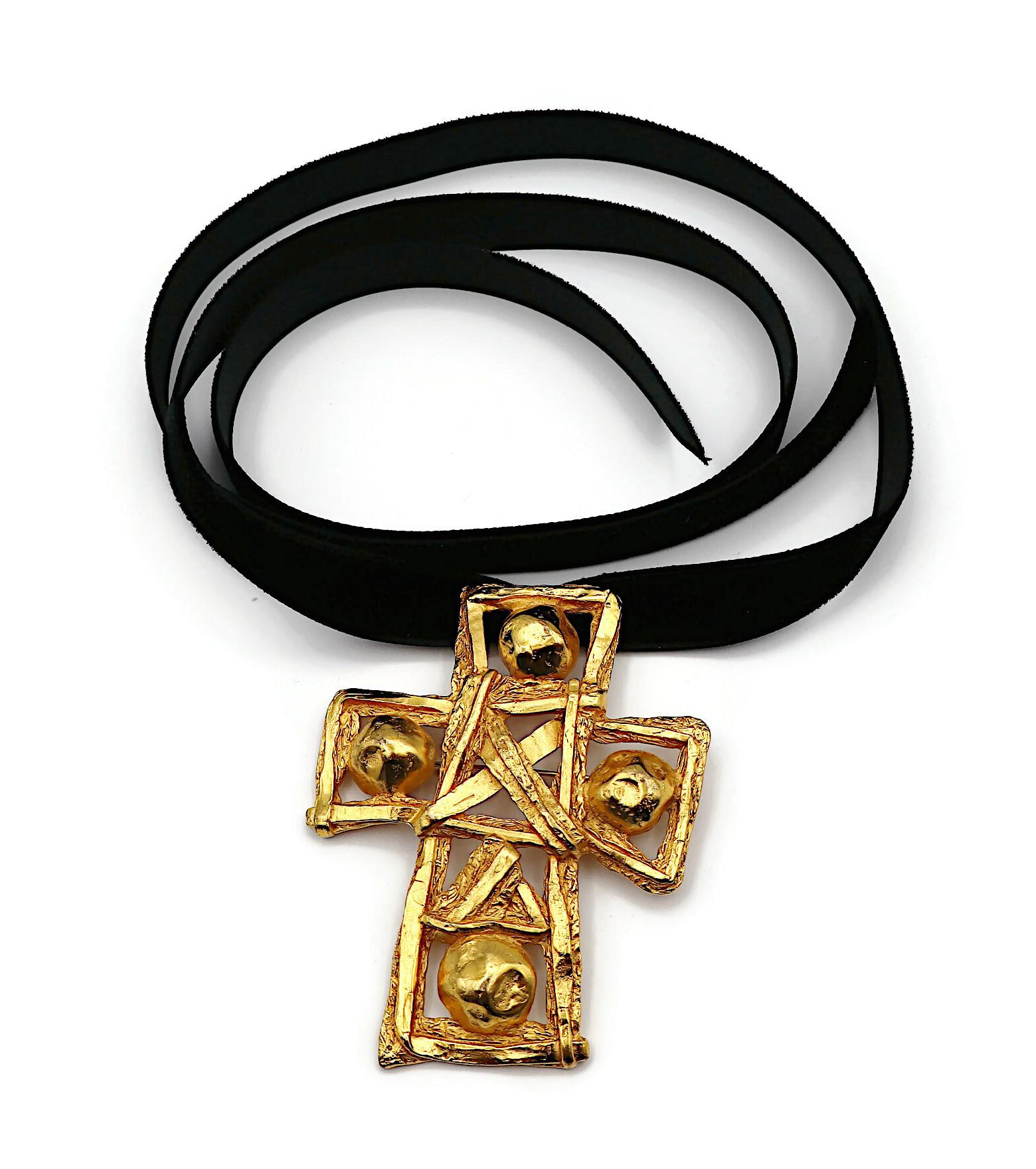 CHRISTIAN LACROIX Broche/pendentif vintage en forme de croix en or massif en vente 2