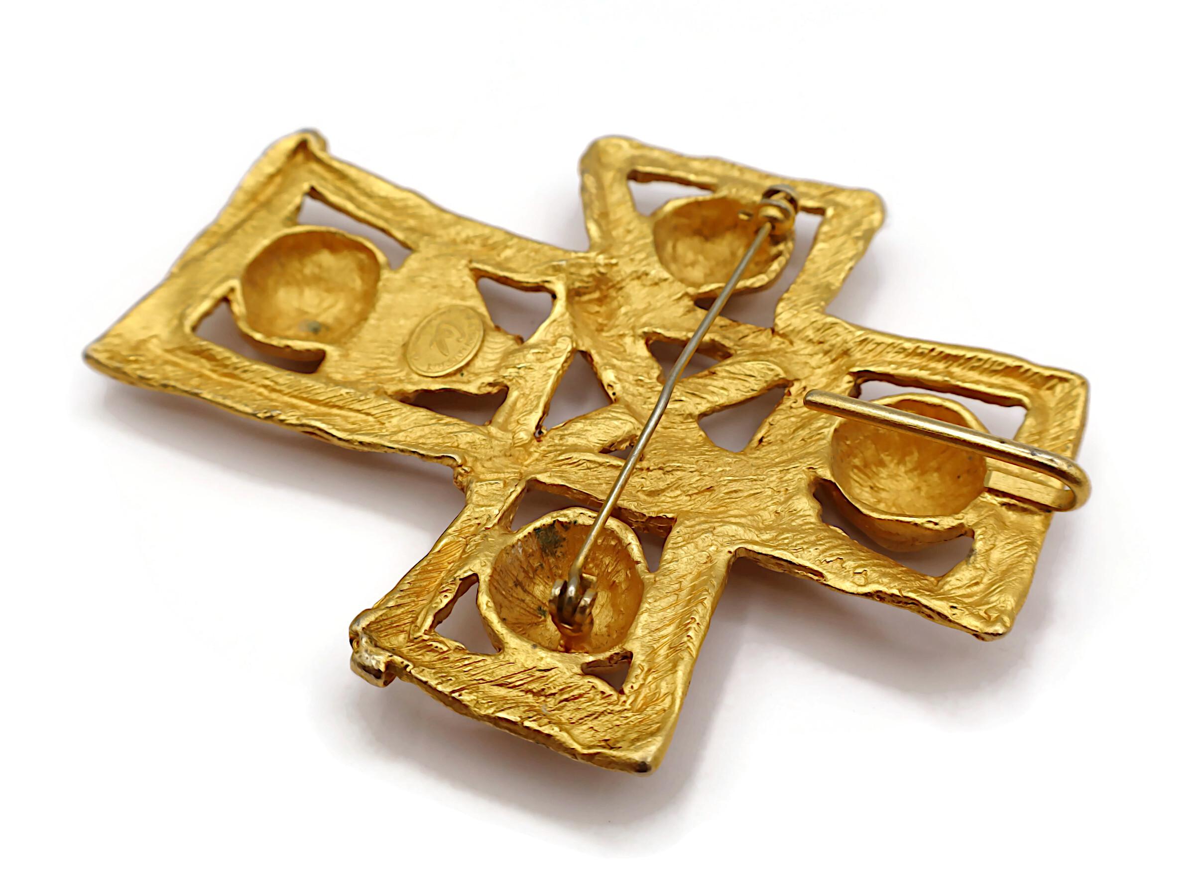 CHRISTIAN LACROIX Collana con ciondolo a croce massiccia vintage in tonalità oro in vendita 15