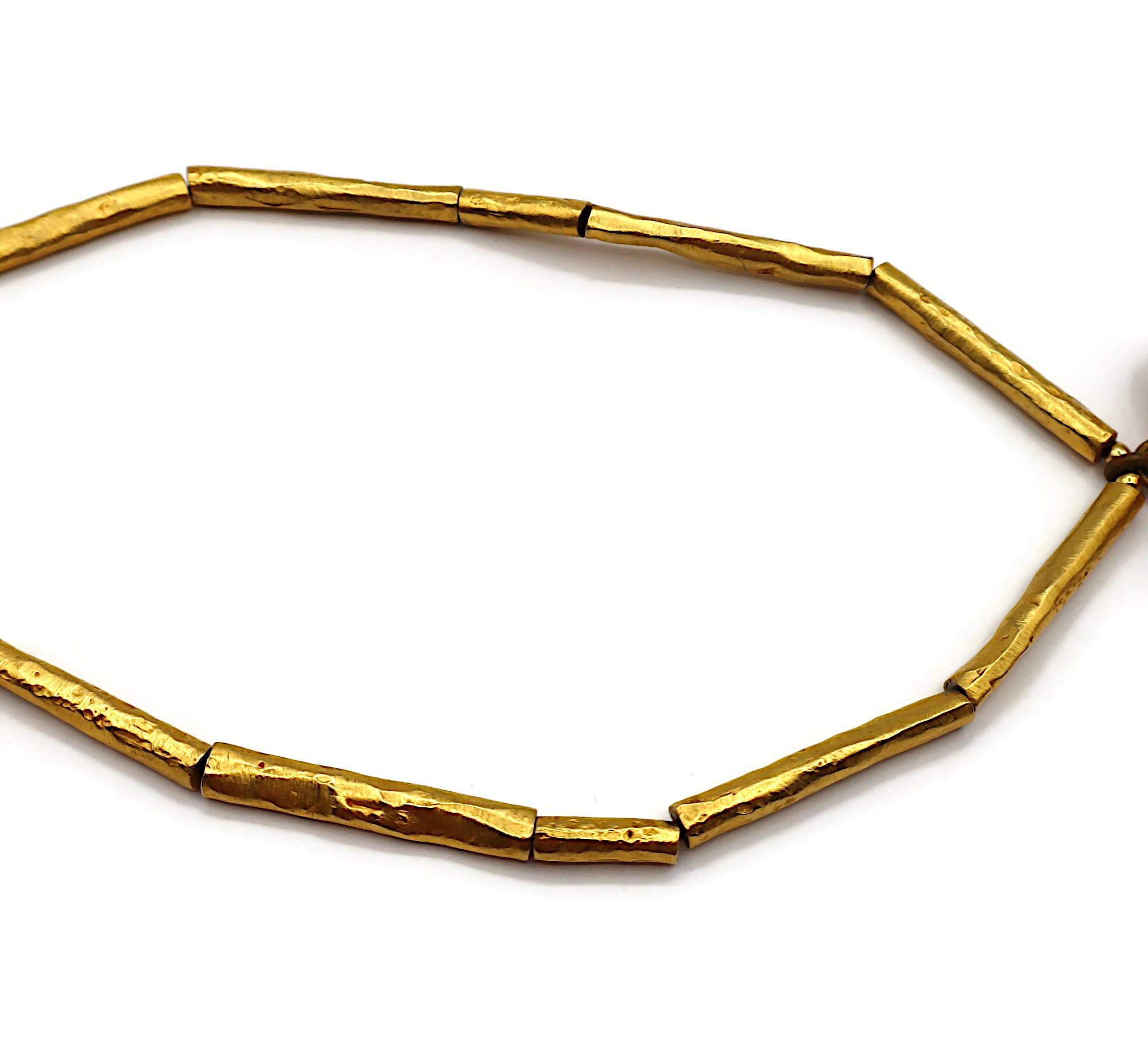 CHRISTIAN LACROIX Collana con ciondolo a croce massiccia vintage in tonalità oro in vendita 3