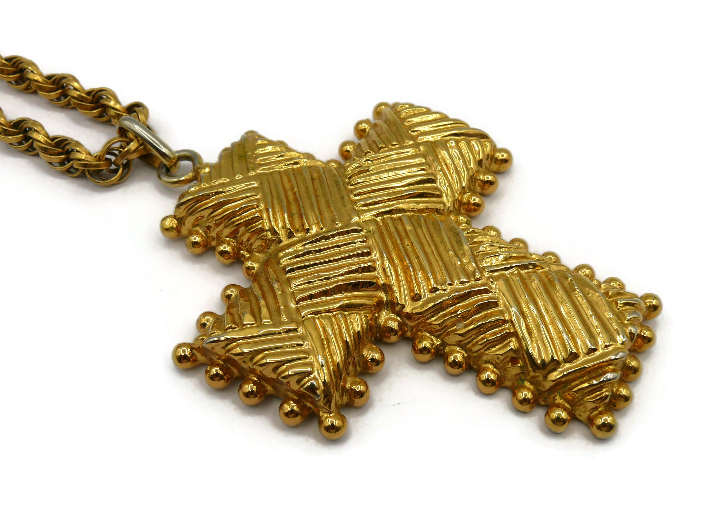 CHRISTIAN LACROIX Collier pendentif vintage en forme de croix en or massif 2
