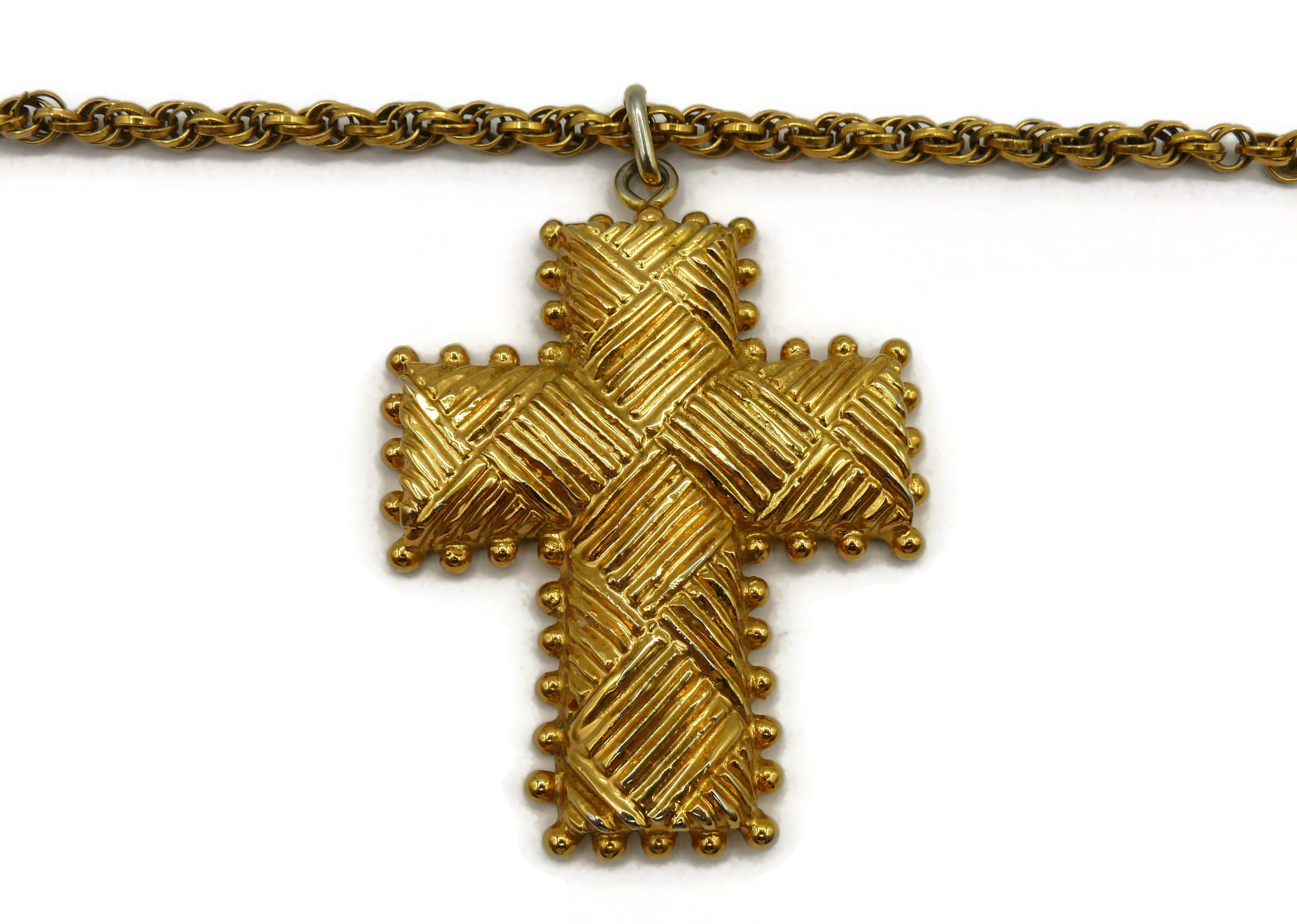 CHRISTIAN LACROIX Collier pendentif vintage en forme de croix en or massif 3