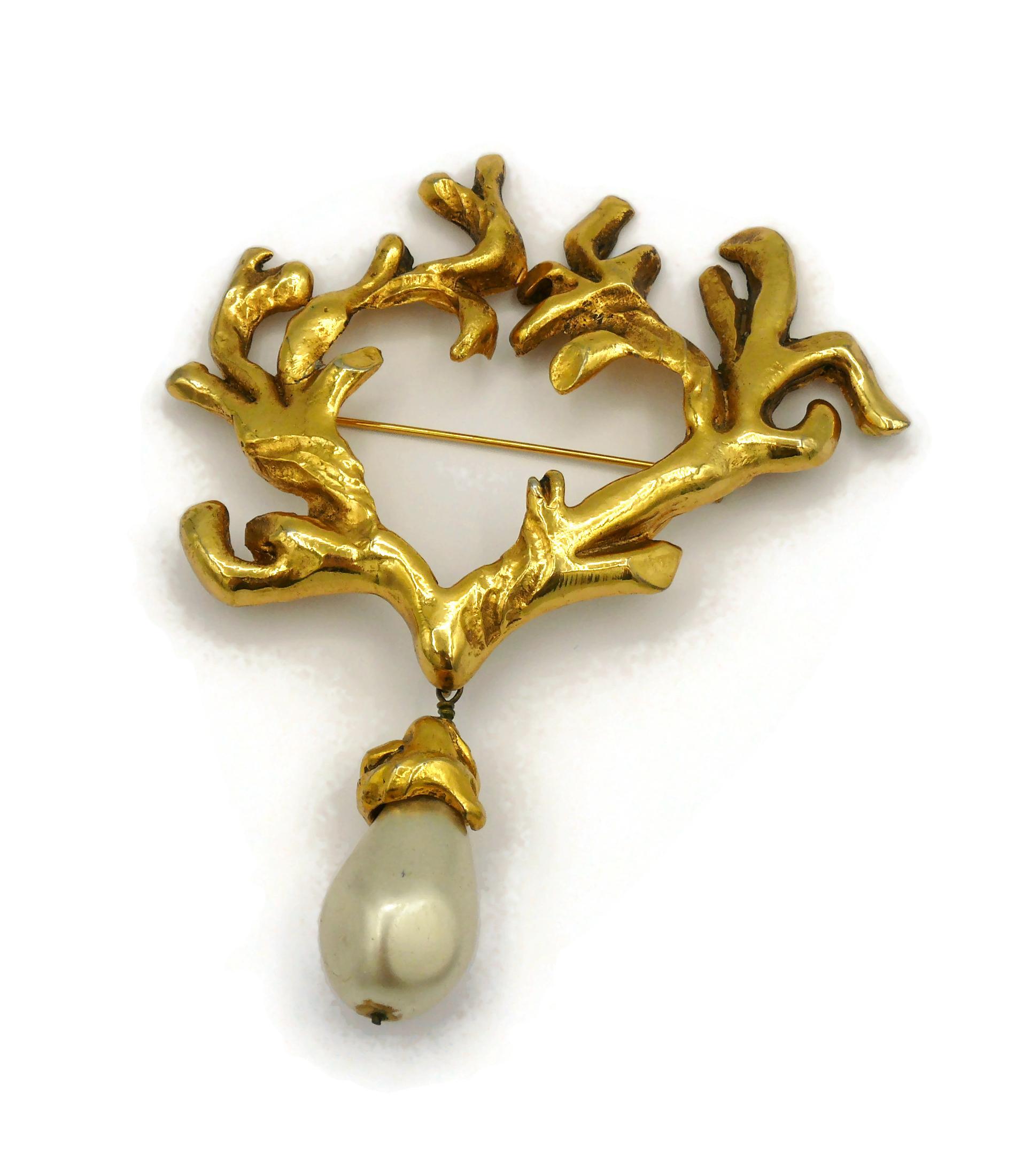 CHRISTIAN LACROIX Vintage Massive Gold Tone Heart Brooch In Fair Condition For Sale In Nice, FR