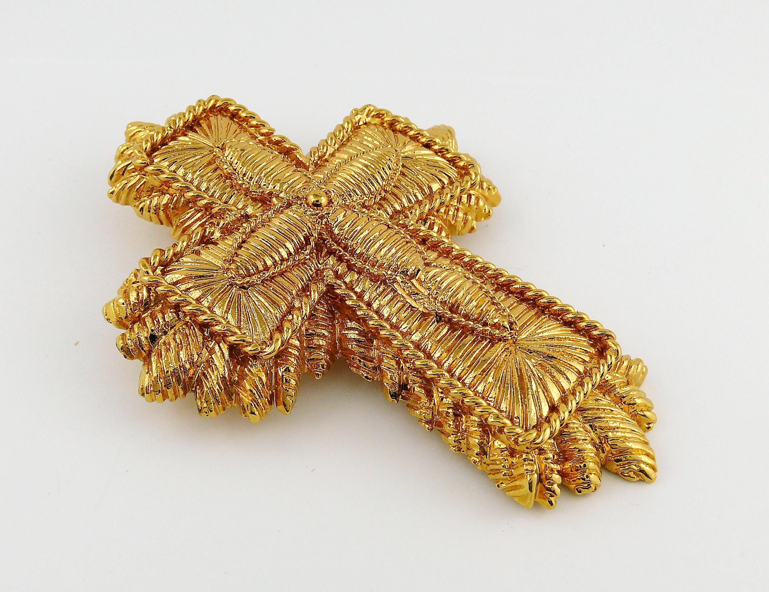 Christian Lacroix Vintage Massive Gold Toned Lace Like Cross Brooch In Excellent Condition In Nice, FR