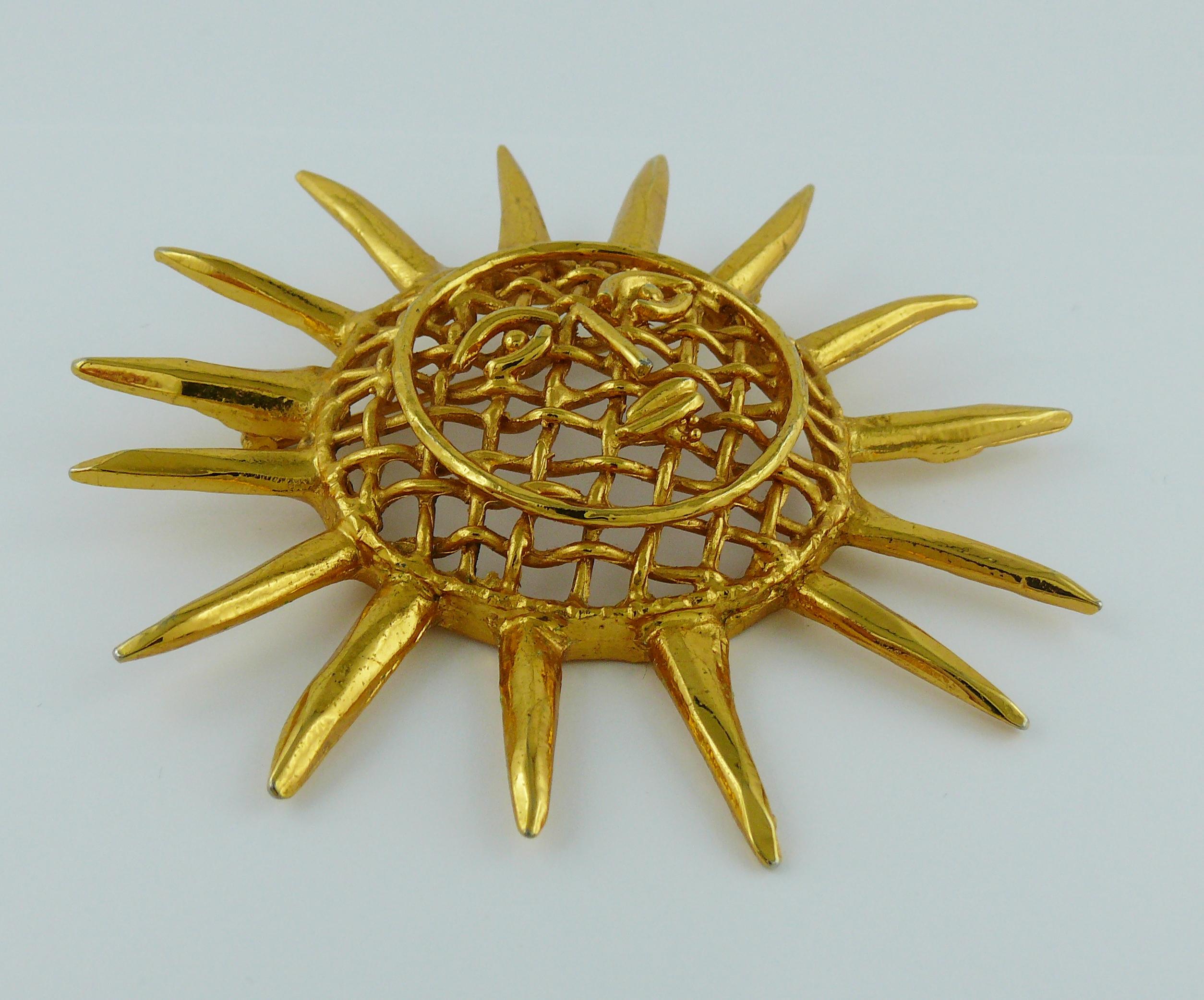 Christian Lacroix Vintage Massive Gold Toned Sun Brooch In Good Condition In Nice, FR