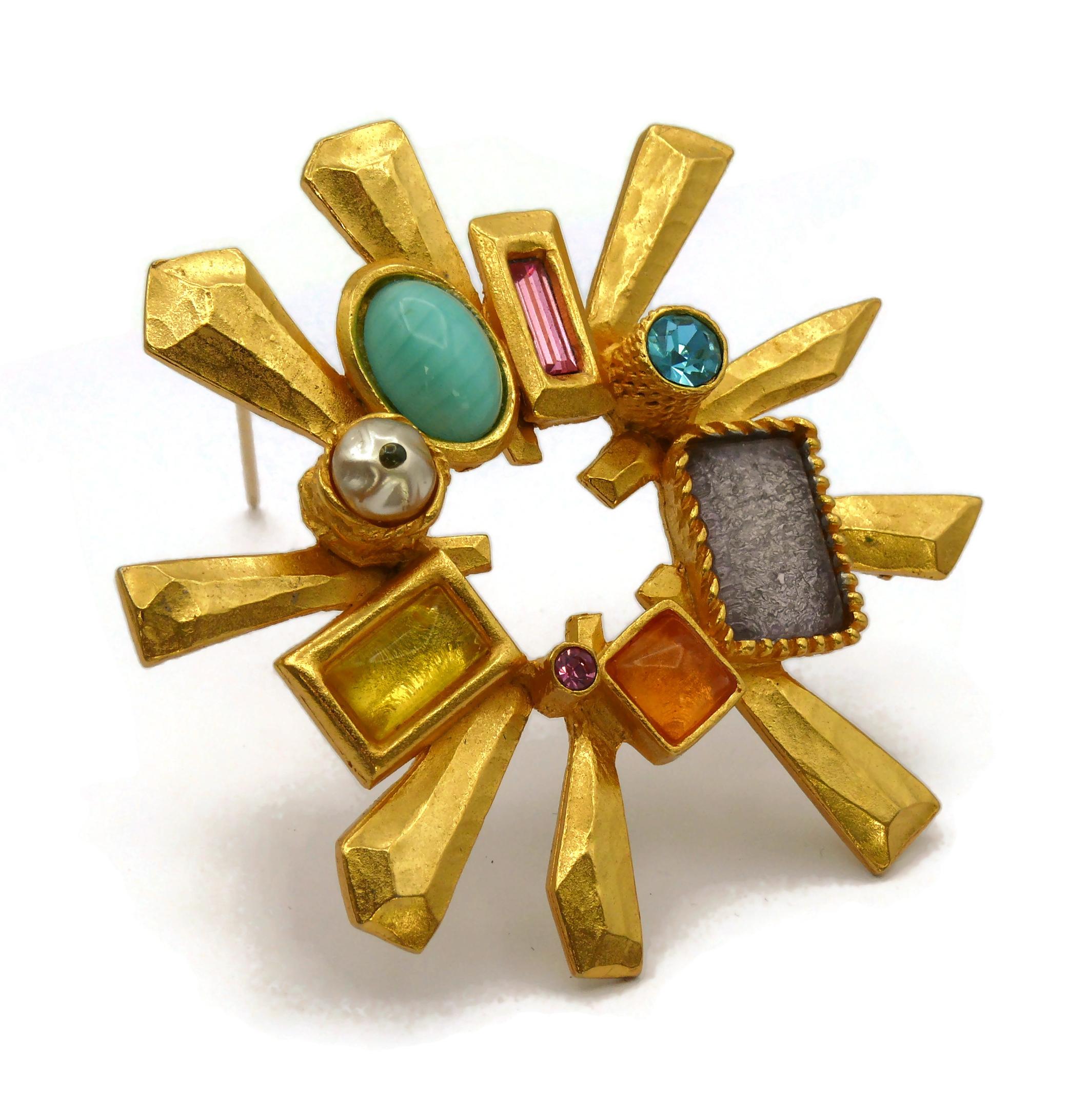 CHRISTIAN LACROIX Vintage Massive Jewelled Radiant Sun Brooch In Good Condition For Sale In Nice, FR
