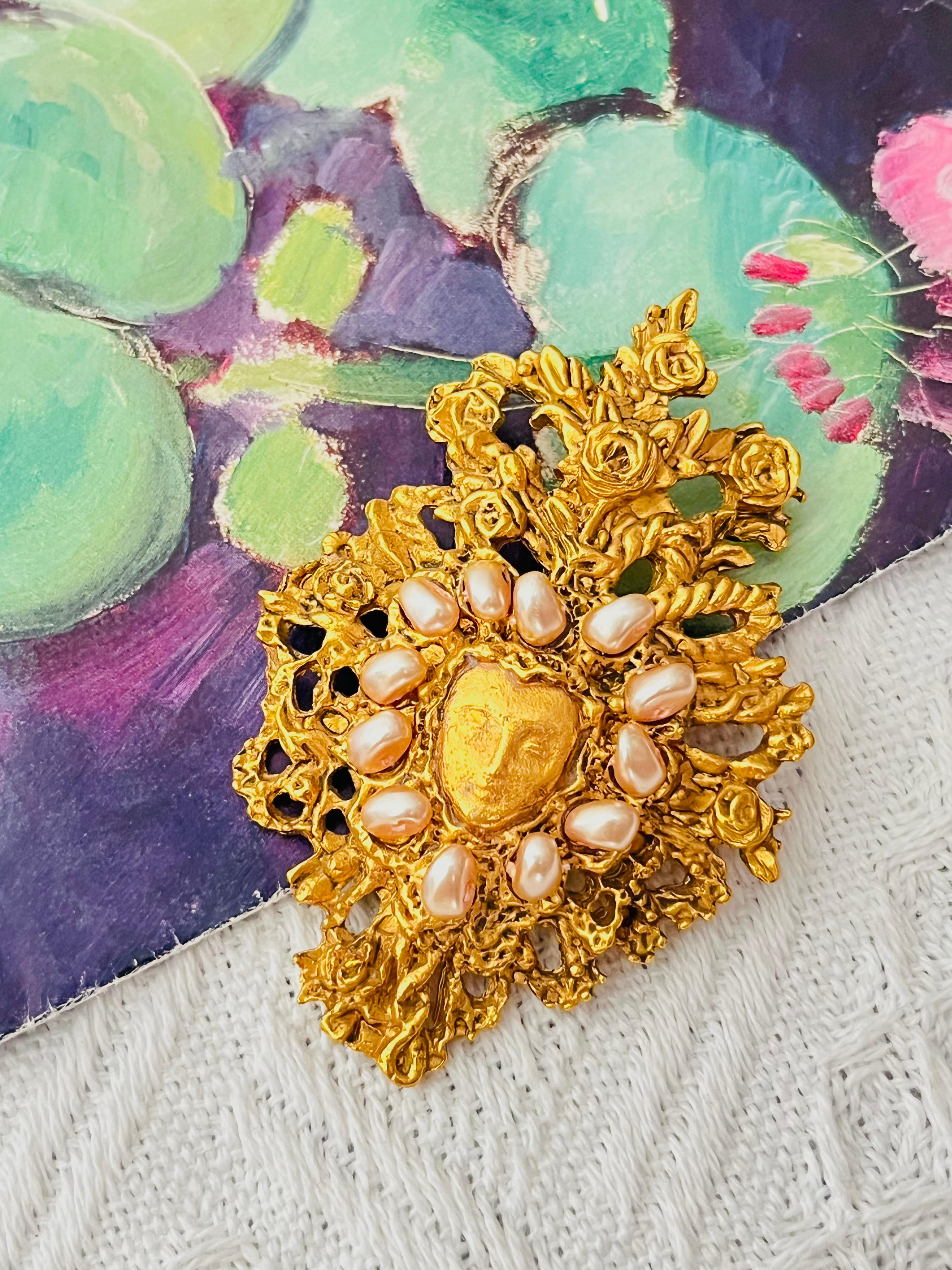 Christian Lacroix Vintage Noel 1998 Large Openwork Pearls Face Mask Rose Brooch In Excellent Condition For Sale In Wokingham, England