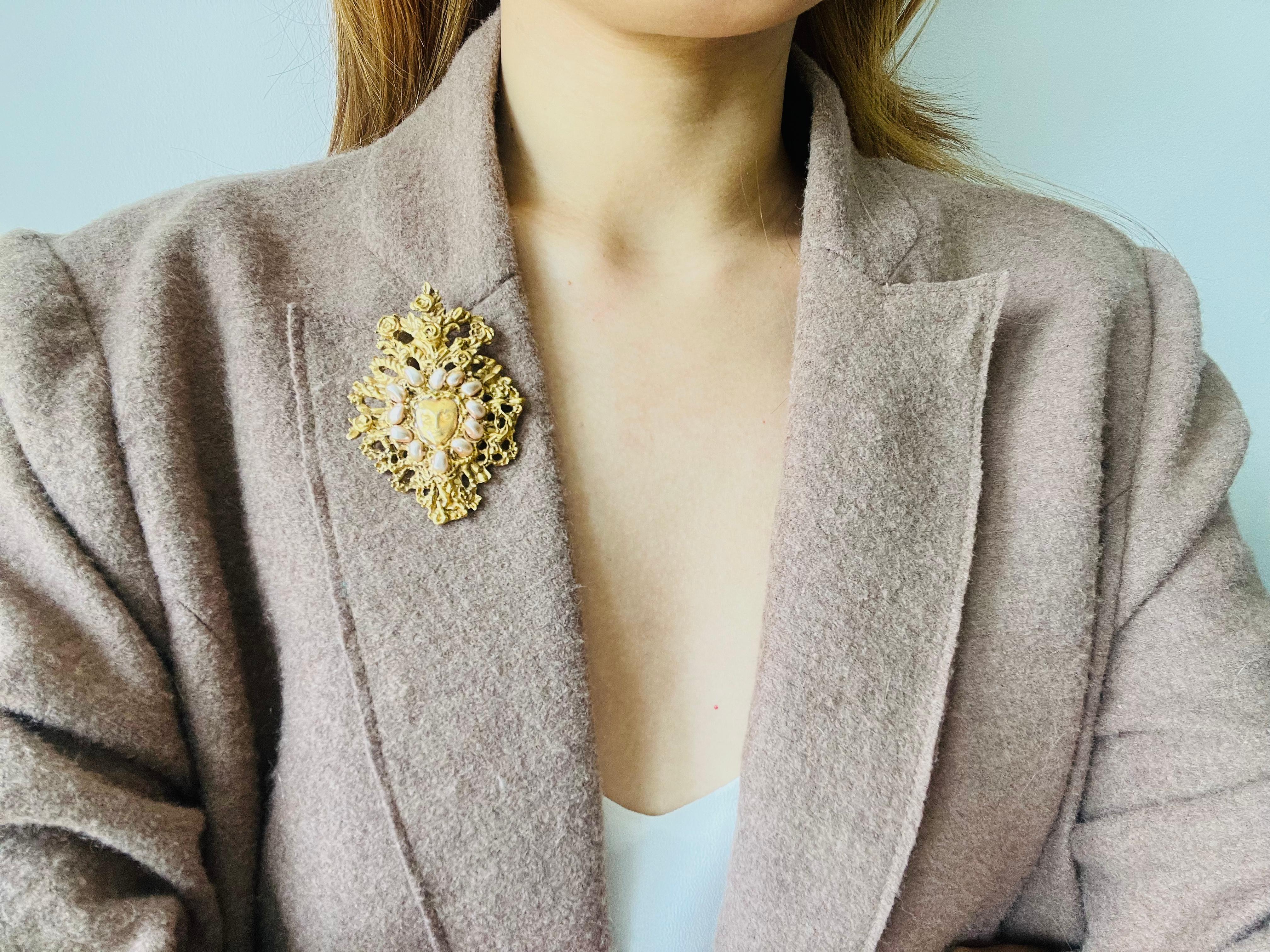 Christian Lacroix Vintage Noel 1998 Large Openwork Pearls Face Mask Rose Brooch For Sale 2