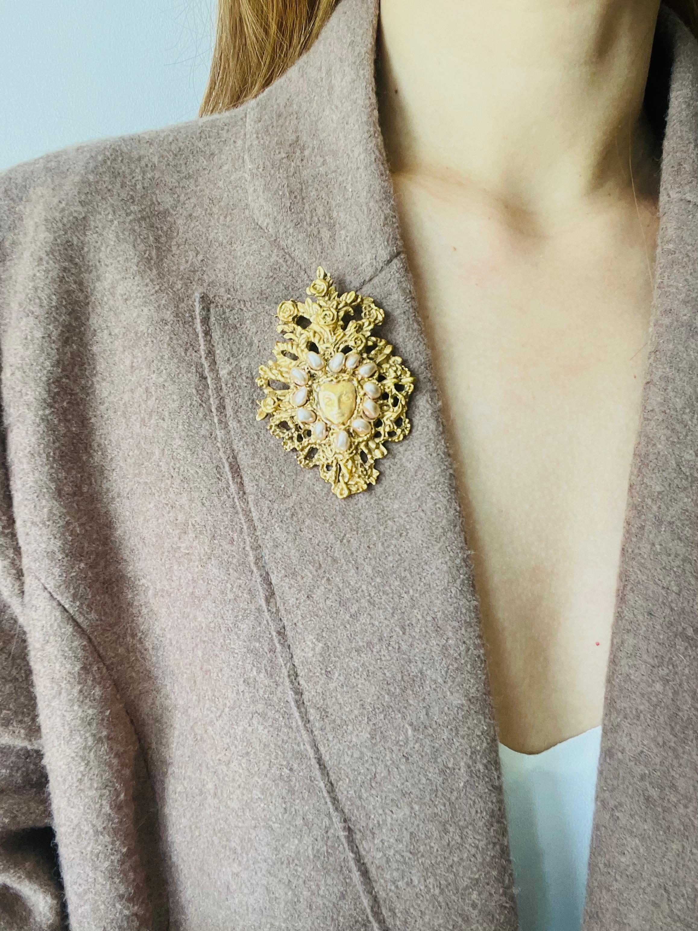 Christian Lacroix Vintage Noel 1998 Large Openwork Pearls Face Mask Rose Brooch For Sale 3