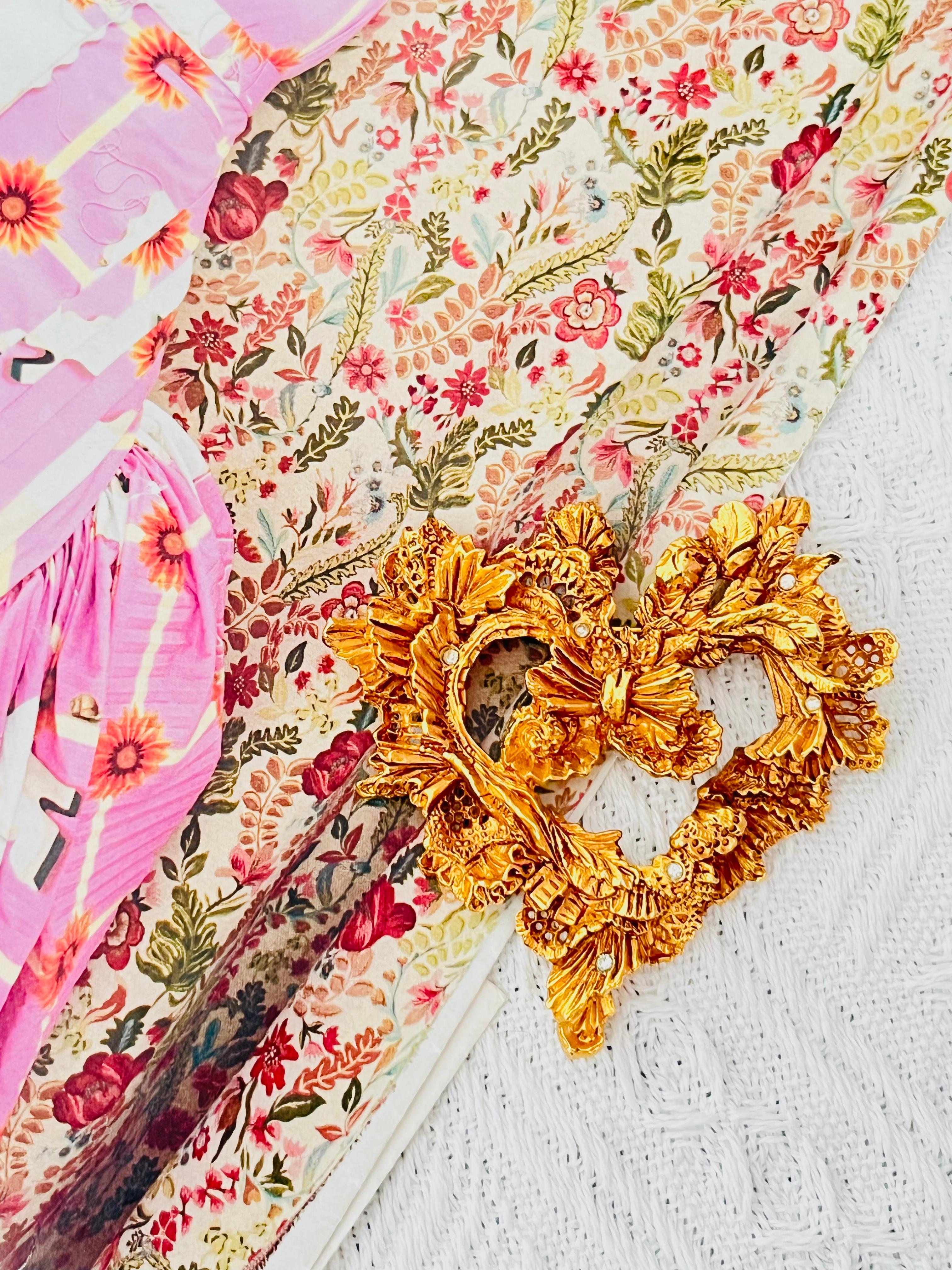 Christian Lacroix Vintage Noel 95 Heart Flower Leaf Bow Crystal Openwork Brooch In Excellent Condition For Sale In Wokingham, England