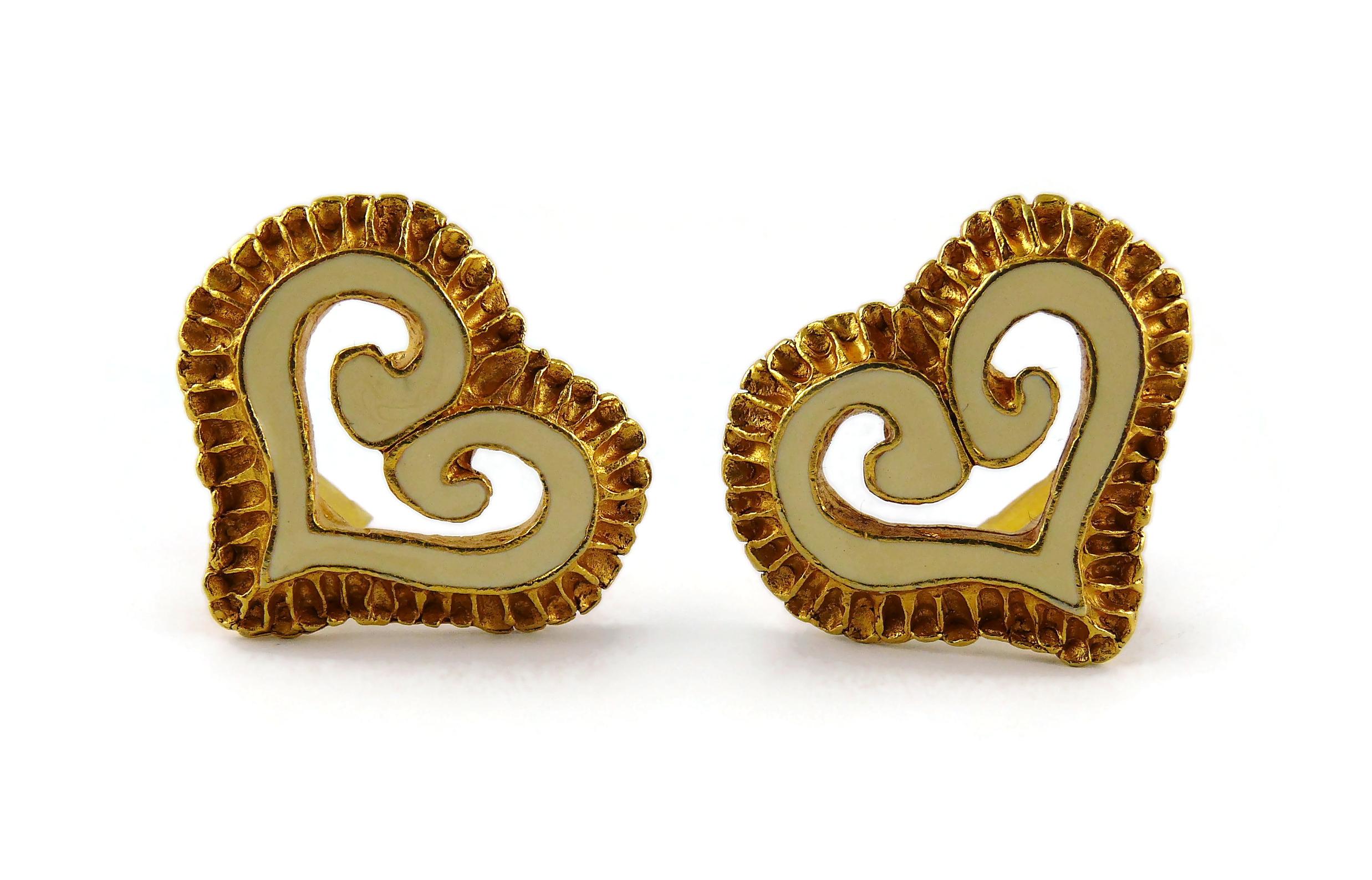 Christian Lacroix Vintage Off White Enamel Openwork Heart Clip-On Earrings In Good Condition For Sale In Nice, FR