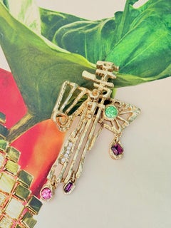 Christian Lacroix – Seltene Vintage-Brosche im Kreuzdesign mit Smaragd und Amethyst, asymmetrisch und klobig