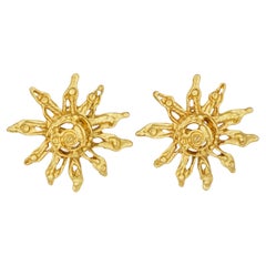 Orecchini vintage rari di Christian Lacroix: motivo barocco a forma di sole con stelle e volute, in oro, traforati