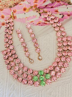 Christian Lacroix Vintage: set da 2 orecchini pendenti lunghi con croce verde, cristalli rosa e oro, rari