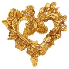 Broche original Christian Lacroix « Vintage Rare Noel 95 » : nœud en forme de cœur en cristal doré
