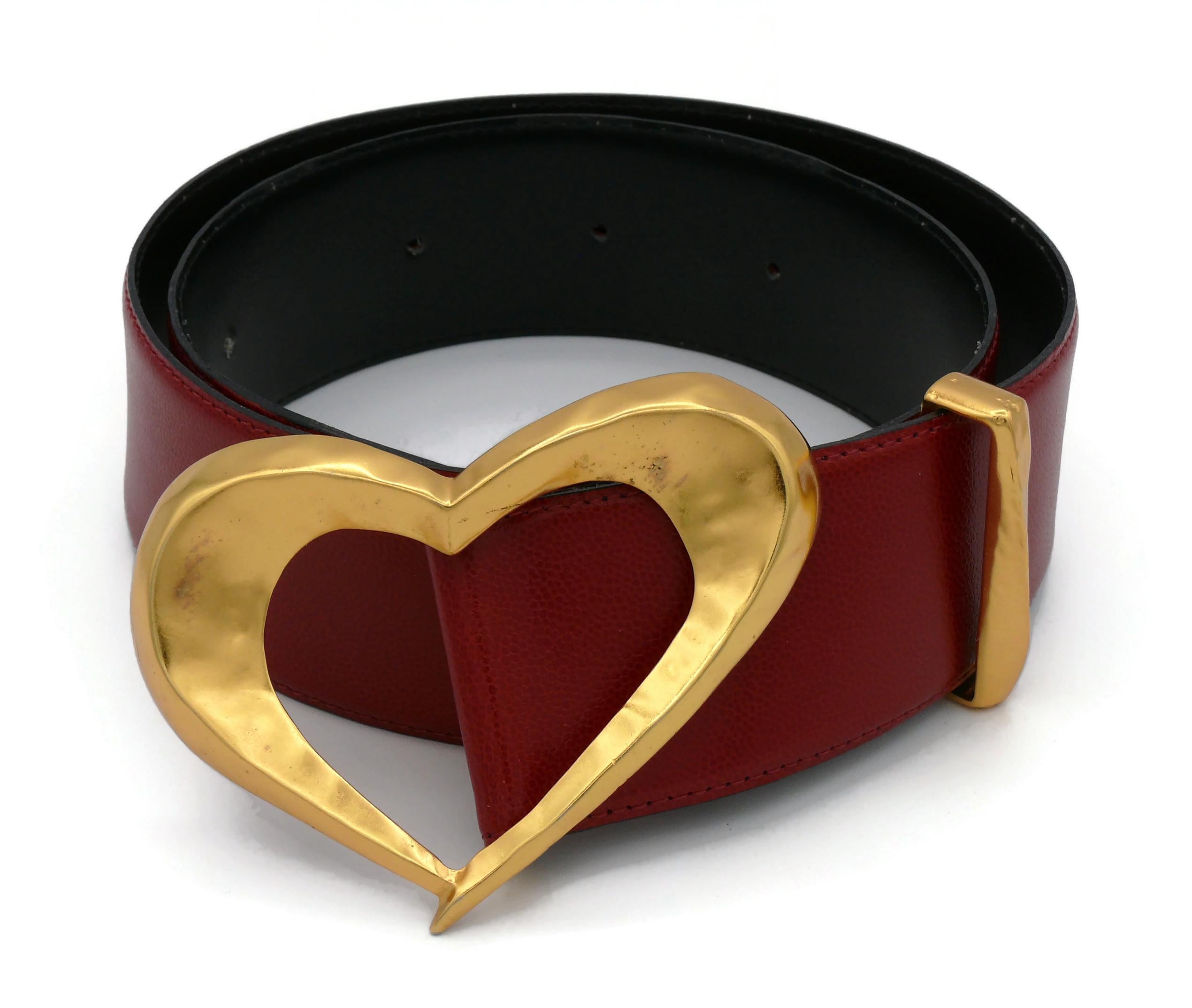 CHRISTIAN LACROIX Vintage Red Grained Leather Belt with Oversized Heart Buckle In Good Condition For Sale In Nice, FR