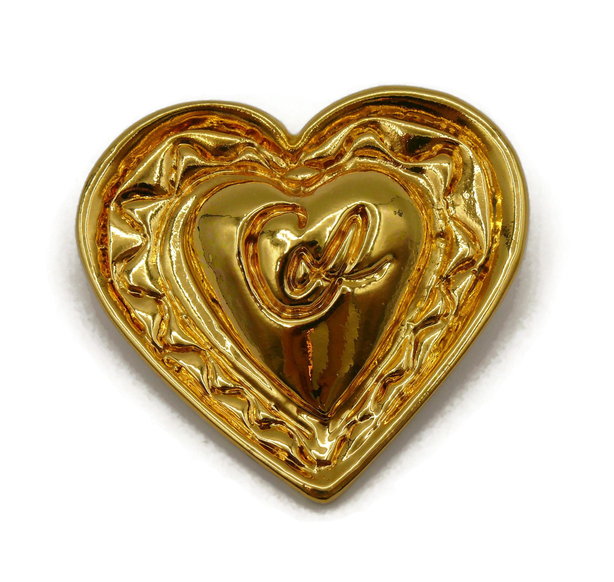 CHRISTIAN LACROIX Vintage Gold Tone Resin Heart Brooch In Good Condition For Sale In Nice, FR