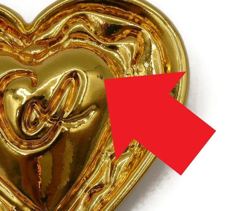CHRISTIAN LACROIX Vintage Gold Tone Resin Heart Brooch For Sale at