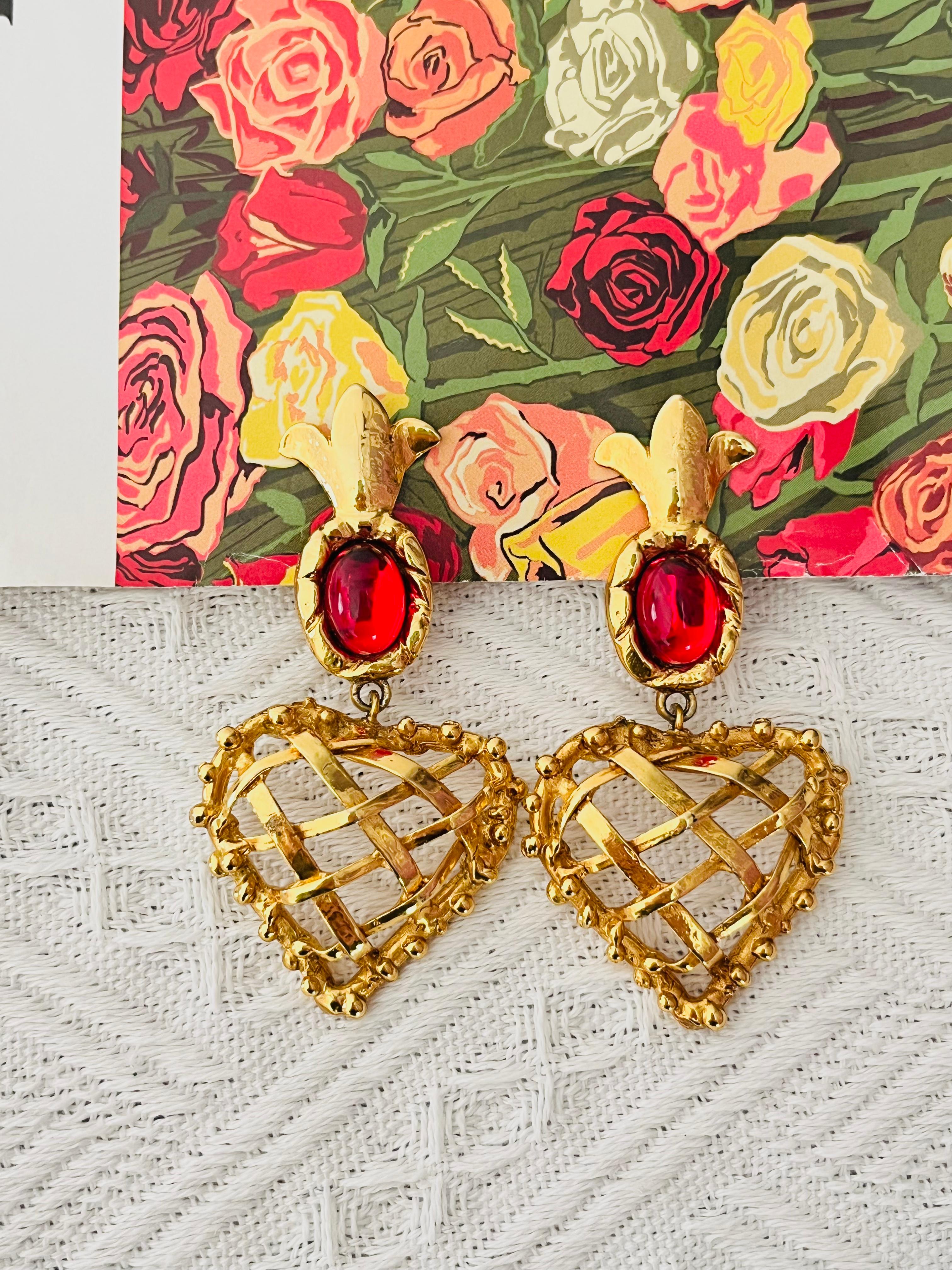 Christian Lacroix Vintage 1980s Gripoix Ruby Red Heart Cabochon Love Pineapple Criss Cross Dots Drop Long Chunky Elegant Modernist Clip Earrings, Gold Tone

Very good condition. 100% Genuine. Signed at the back. 

Very beautiful. Very rare to find.