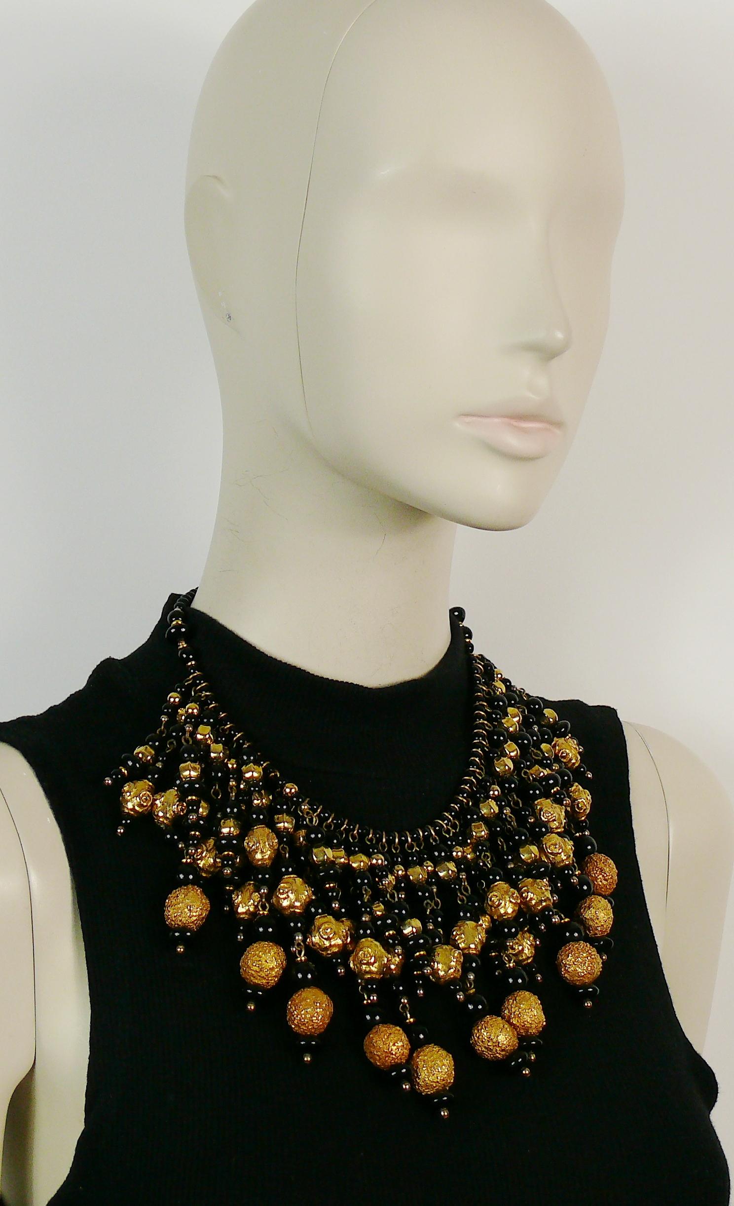 Christian Lacroix, collier vintage de défilé boules en verre noir et perles dorées, couleur or en vente 1