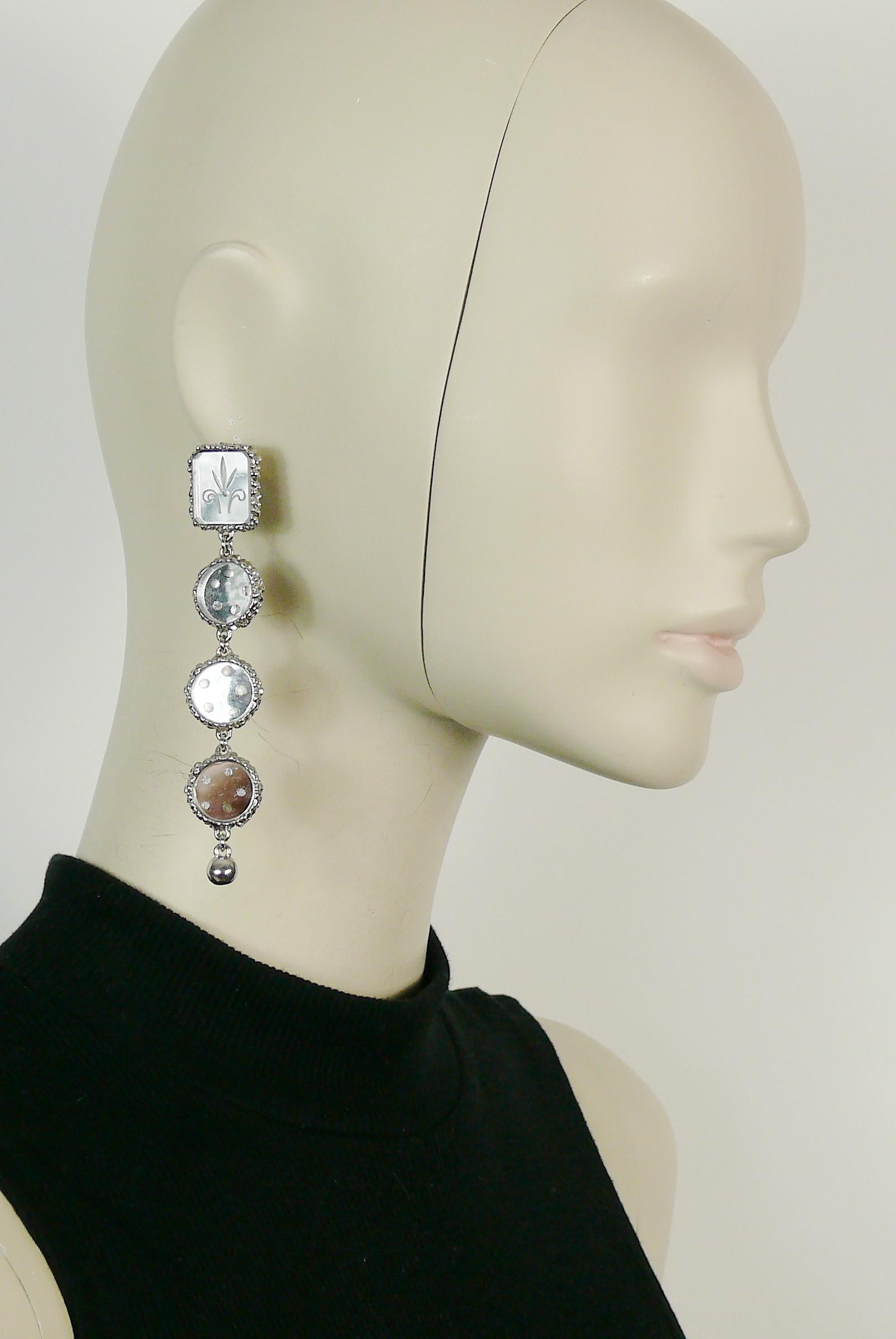 CHRISTIAN LACROIX vintage long silver toned Baroque Venetian mirror dangling earrings (clip-on).

Marked CHRISTIAN LACROIX CL Made in France.

Indicative measurements : length approx. 10.2 cm (4.02 inches) / max. width approx. 1.5 cm (0.59