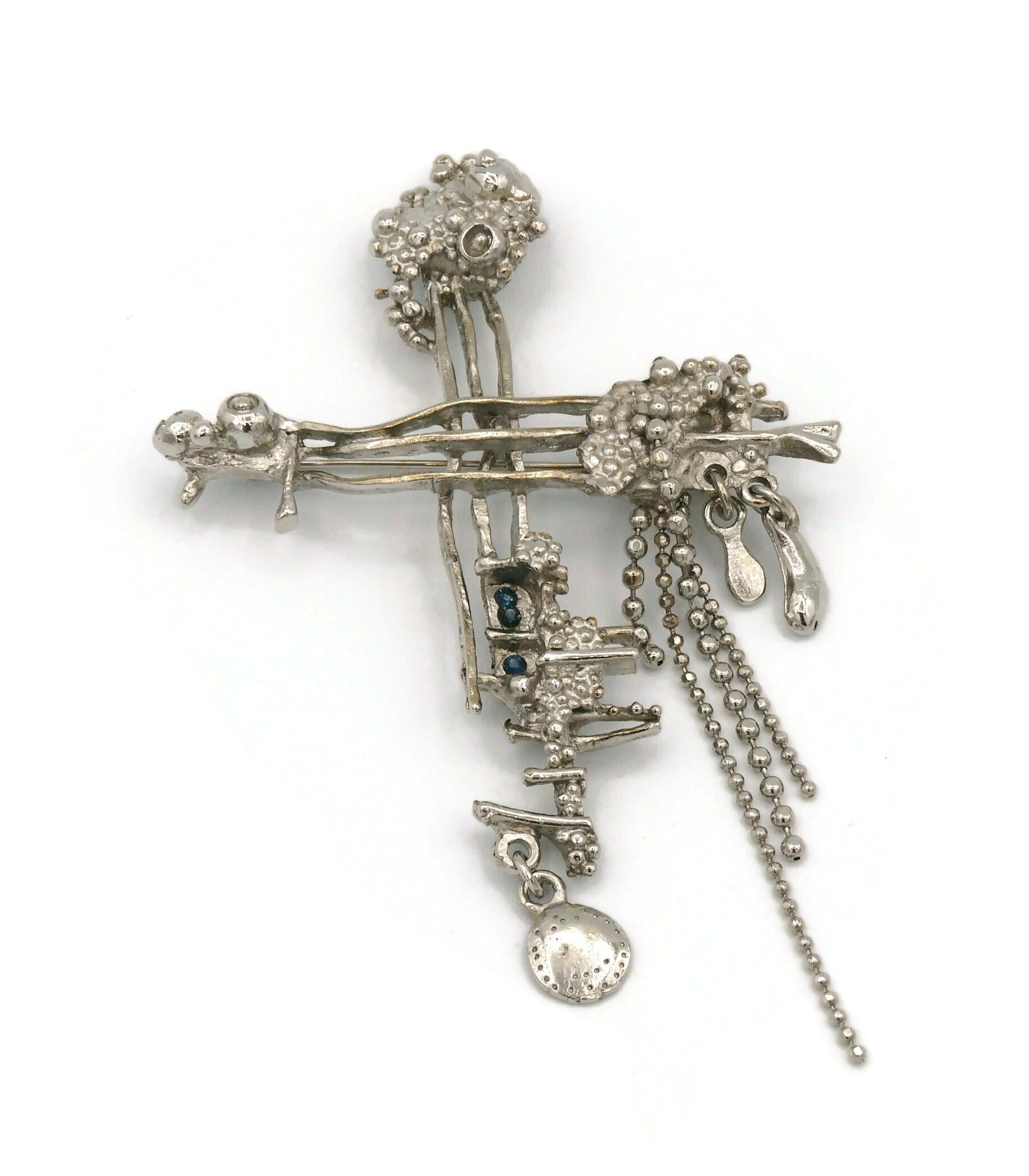 Christian Lacroix Vintage Silver Toned Brutalist Cross Brooch In Good Condition For Sale In Nice, FR