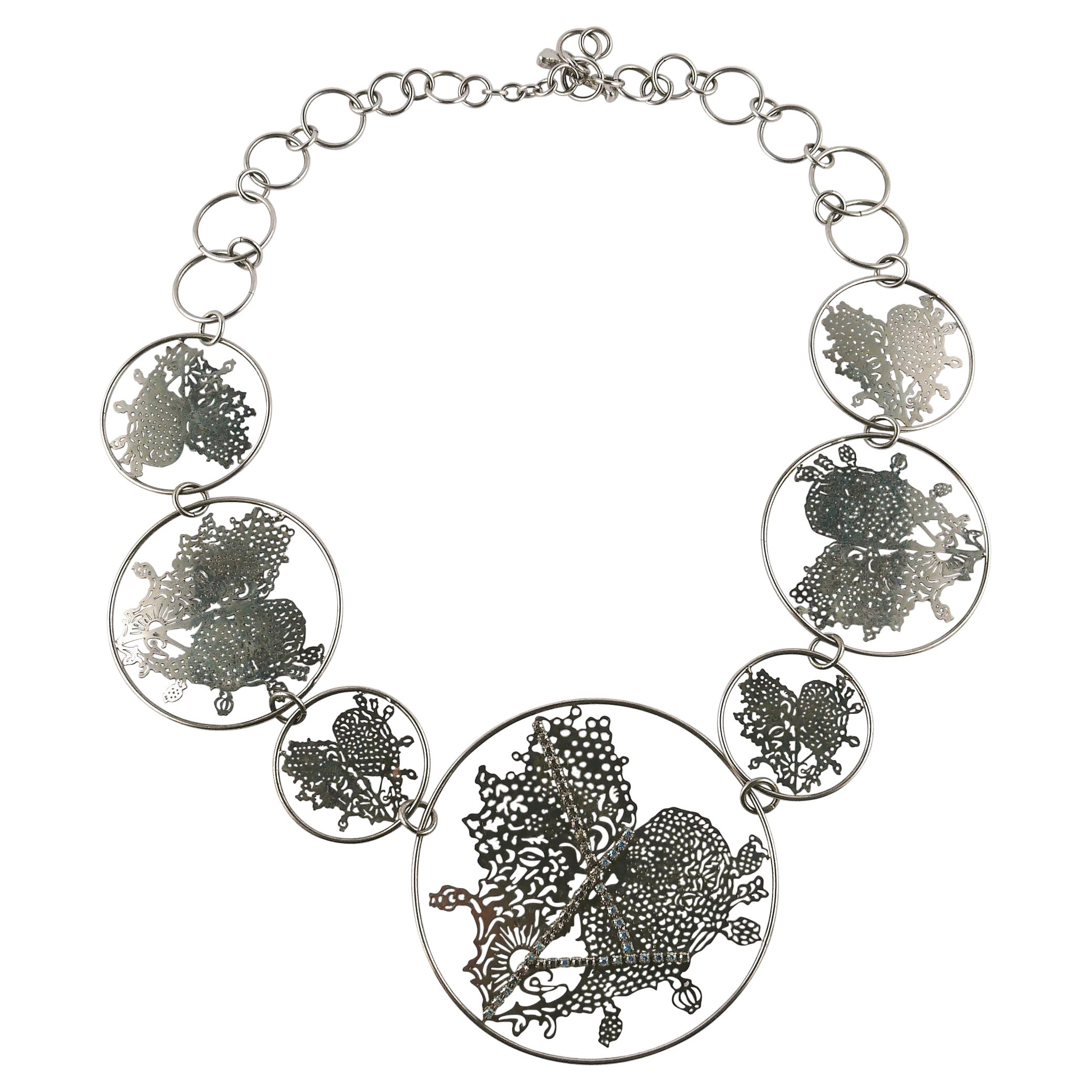 Christian Lacroix Vintage Silber getönte Laser Cut Herz-Medaillon-Halskette, Vintage
