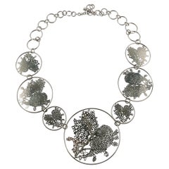 Christian Lacroix Vintage Silber getönte Laser Cut Herz-Medaillon-Halskette, Vintage