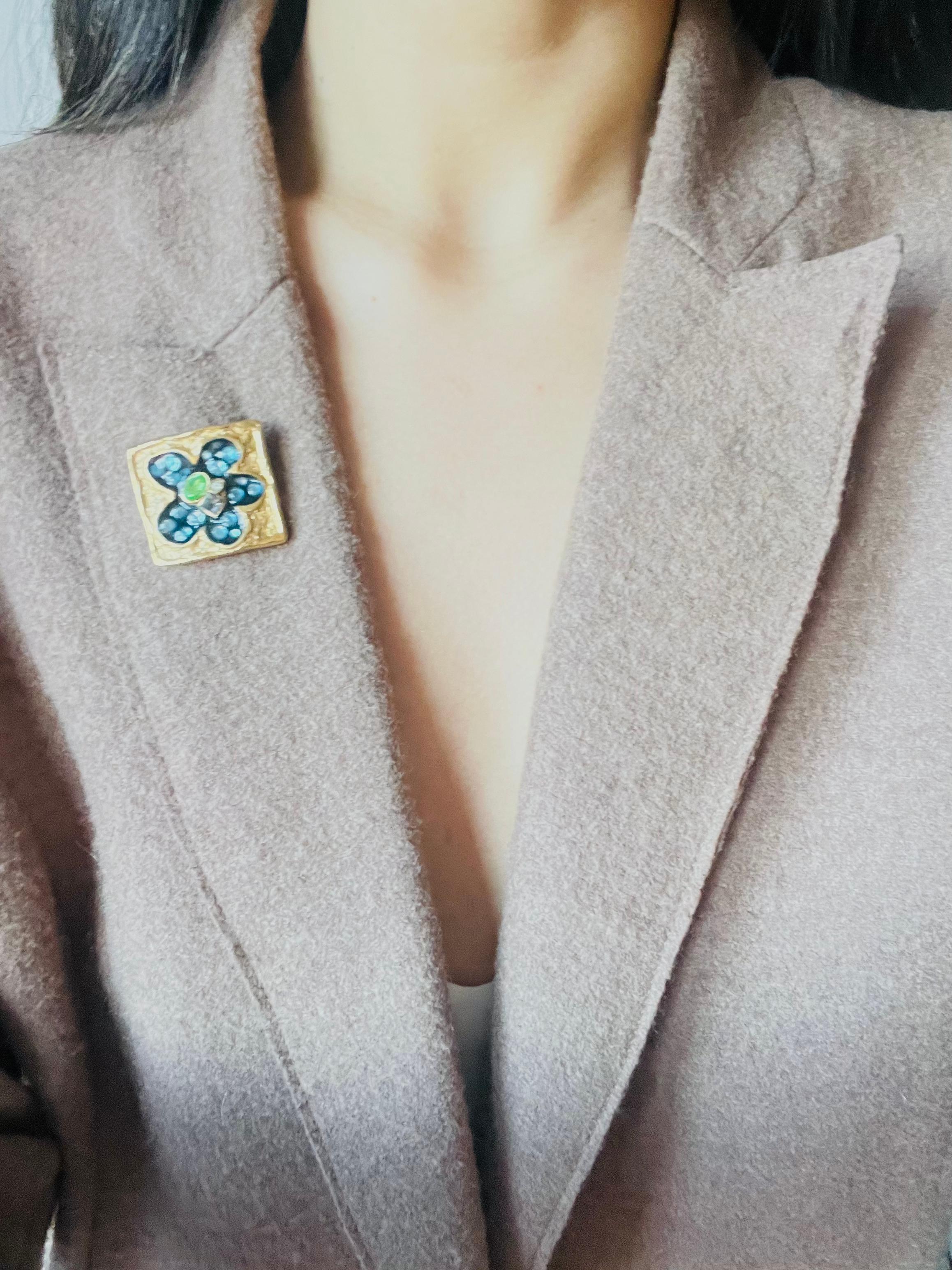 Femenino o masculino Christian Lacroix Broche Vintage Cuadrado Azul Marino Bonita Flor Esmalte Cristales Verdes