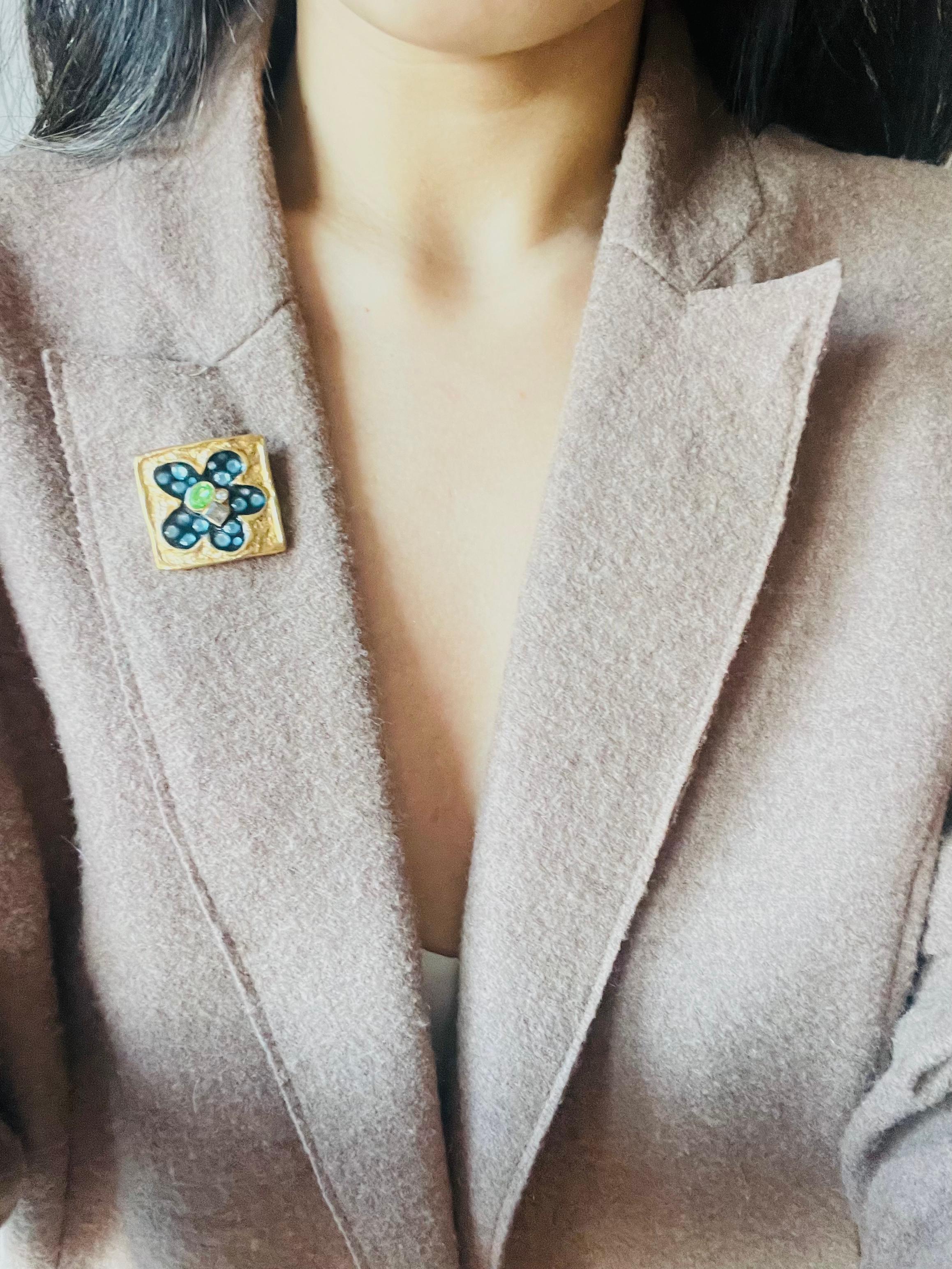 Christian Lacroix Broche Vintage Cuadrado Azul Marino Bonita Flor Esmalte Cristales Verdes 2