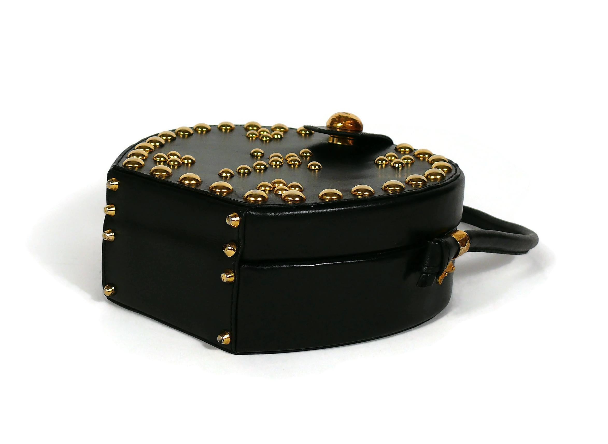 Christian Lacroix Vintage Gothic inspirierte Tasche aus schwarzem Leder mit Nieten im Angebot 5