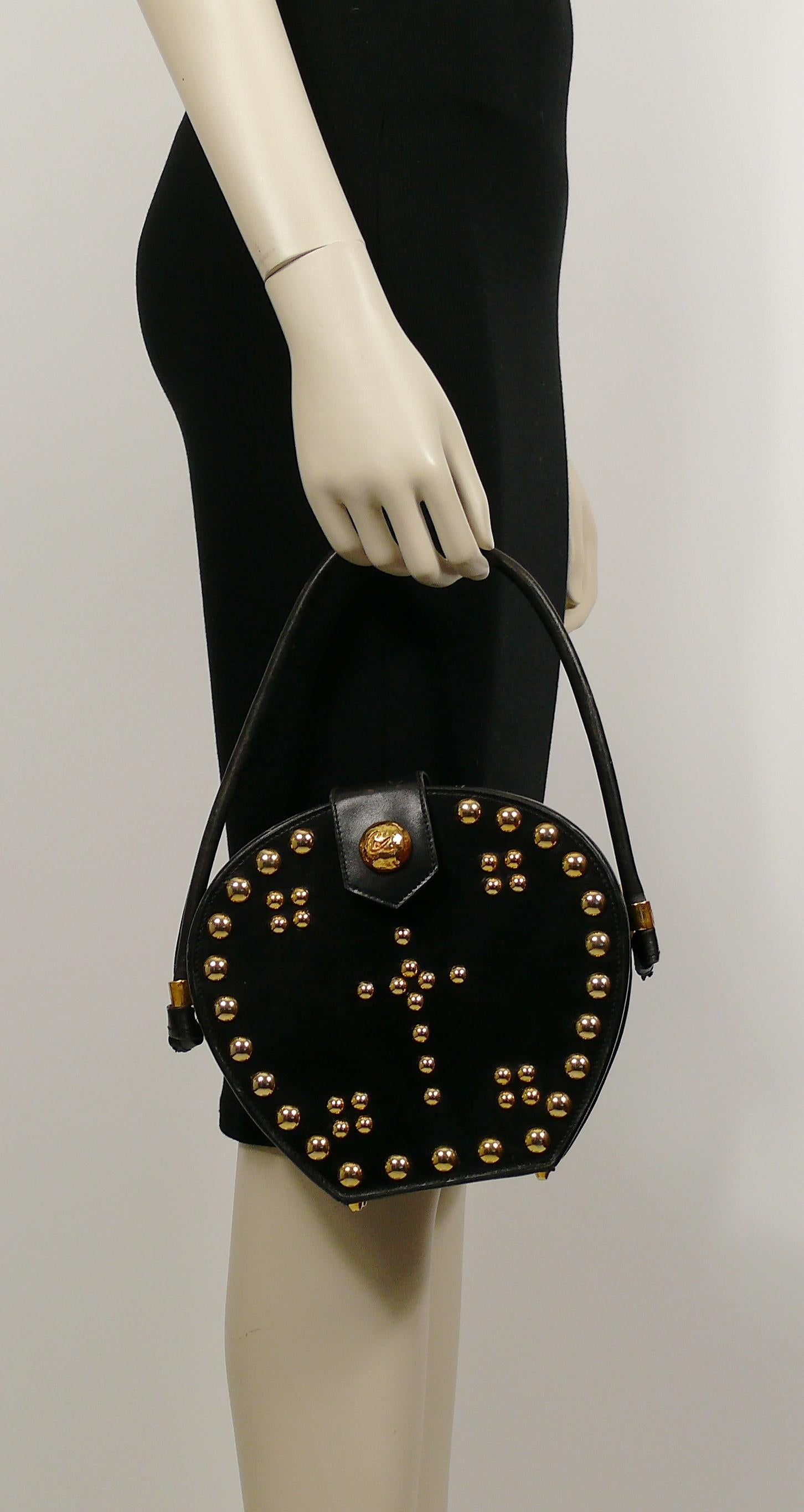 Christian Lacroix Vintage Gothic inspirierte Tasche aus schwarzem Leder mit Nieten im Zustand „Gut“ im Angebot in Nice, FR