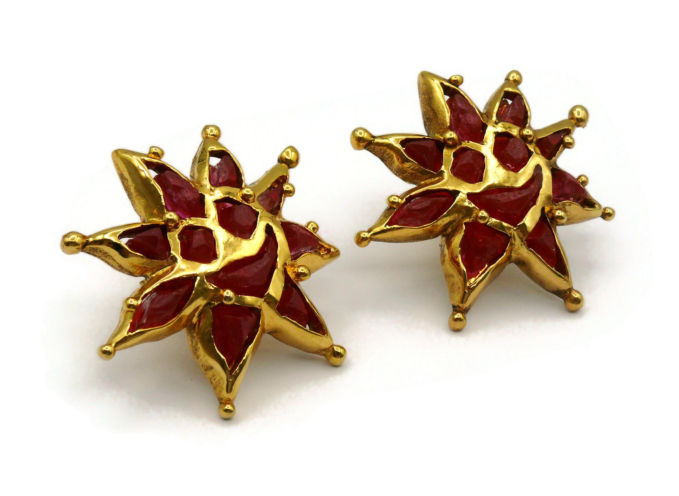 CHRISTIAN LACROIX Vintage Sun Face Red Resin Clip-On Earrings In Good Condition For Sale In Nice, FR