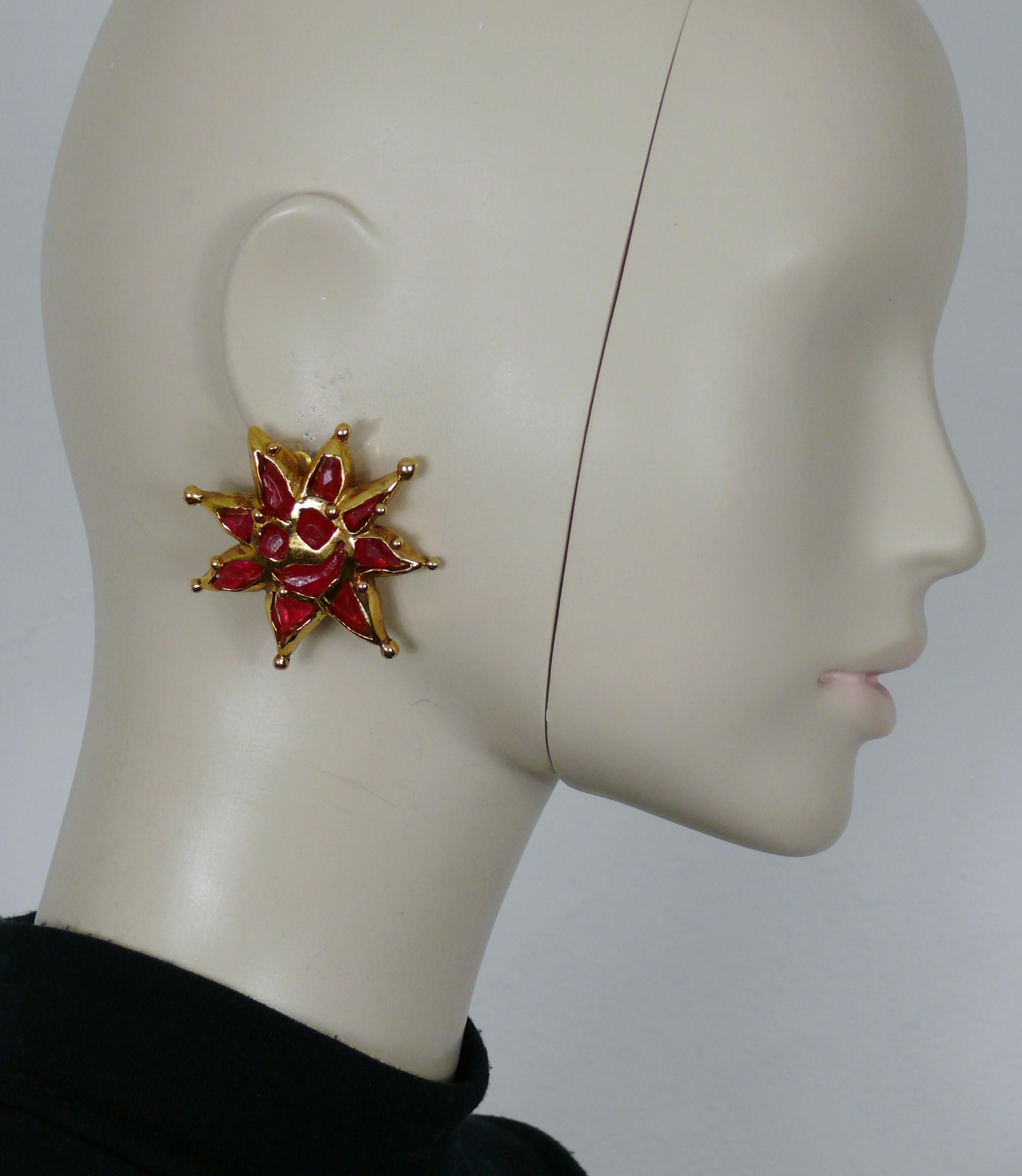 CHRISTIAN LACROIX vintage gold tone sun face clip-on earrings embellished with irregular shaped red resin cabochons.

Marked CHRISTIAN LACROIX CL Made in France.

Indicative measurements : max. height approx. 5.5 cm (2.17 inches) / max. width approx