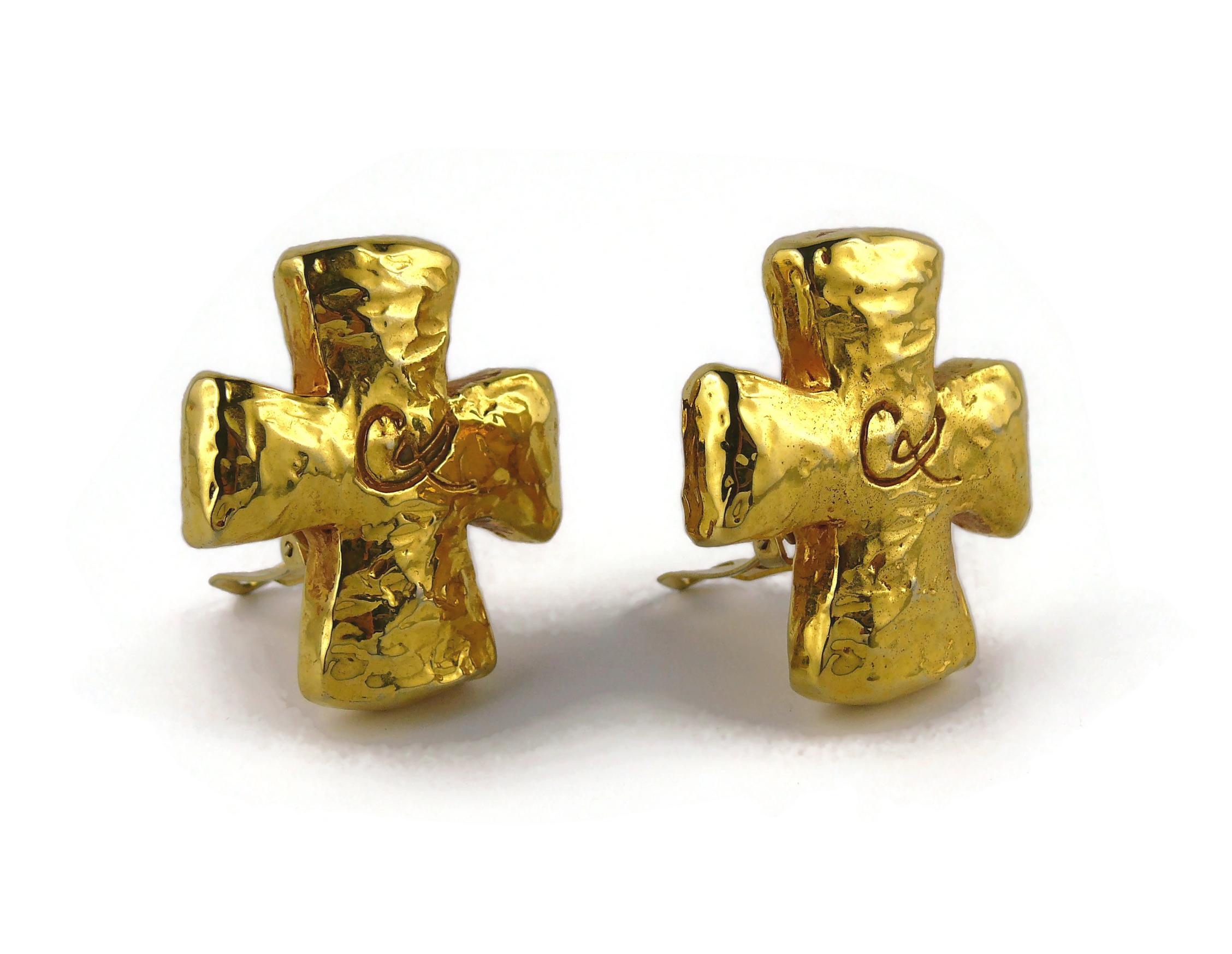 Christian Lacroix Vintage Textured CL Monogram Cross Clip-On Earrings In Good Condition In Nice, FR