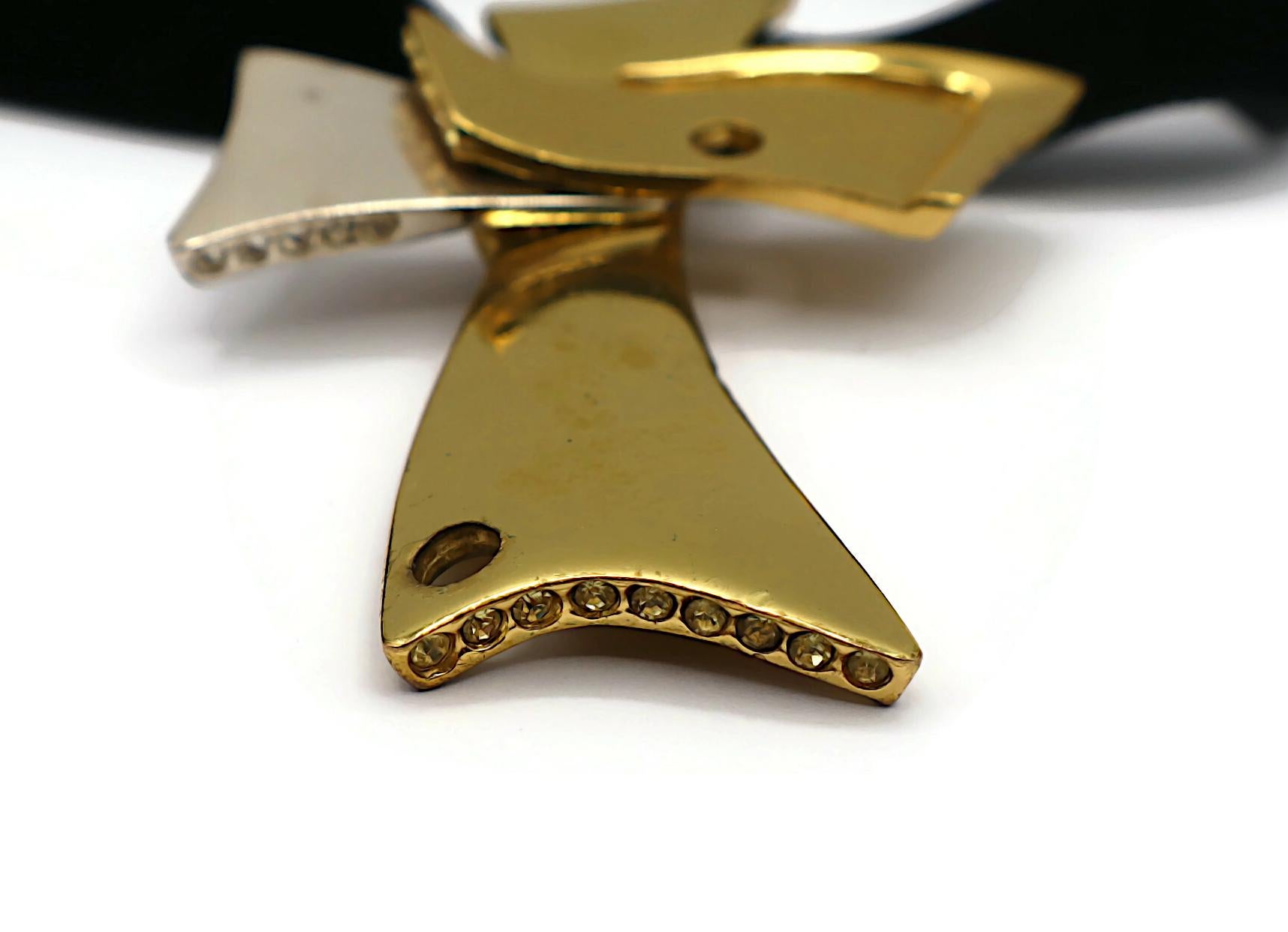 CHRISTIAN LACROIX Vintage Zweifarbiger Kreuzanhänger mit Kreuzanhänger im Angebot 8
