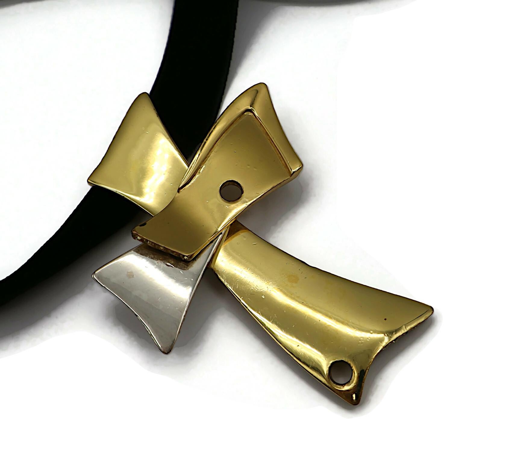 CHRISTIAN LACROIX Vintage Zweifarbiger Kreuzanhänger mit Kreuzanhänger im Angebot 10