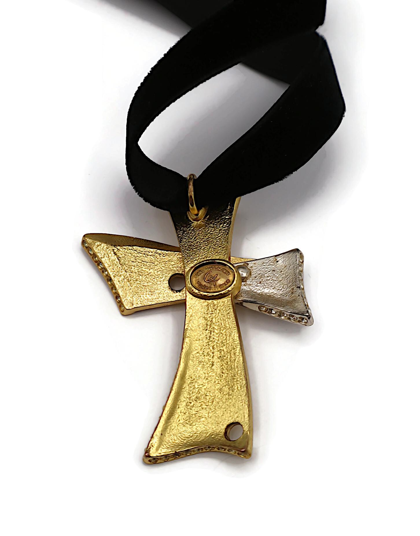 CHRISTIAN LACROIX Vintage Zweifarbiger Kreuzanhänger mit Kreuzanhänger im Angebot 3