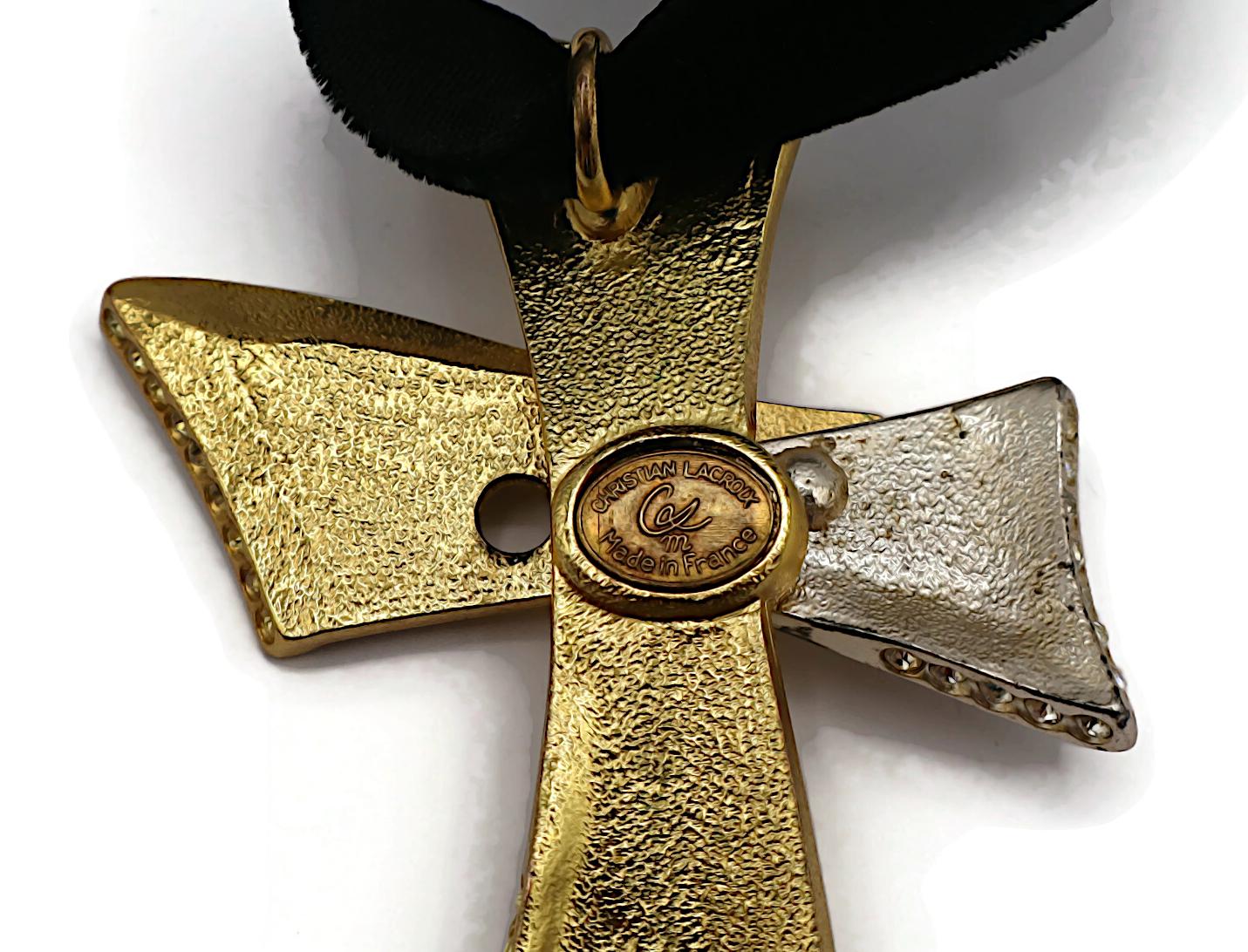CHRISTIAN LACROIX Vintage Zweifarbiger Kreuzanhänger mit Kreuzanhänger im Angebot 4