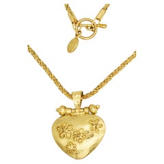 Collana Christian Lacroix vintage unisex con medaglione raro dorato a forma di croce e ciondolo floreale