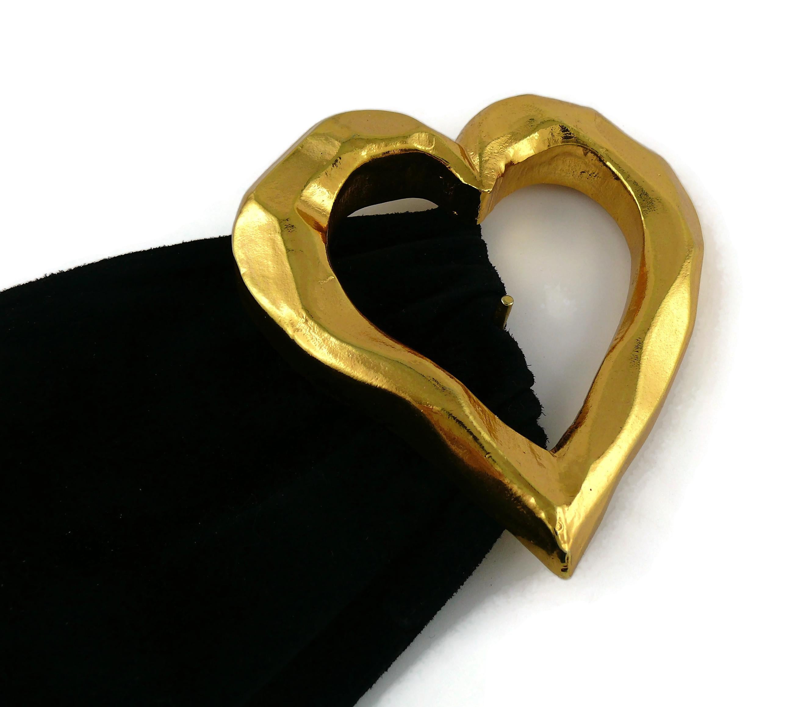Christian Lacroix Vintage Wide Black Suede Belt with Oversized Gilt Heart Buckle In Good Condition In Nice, FR