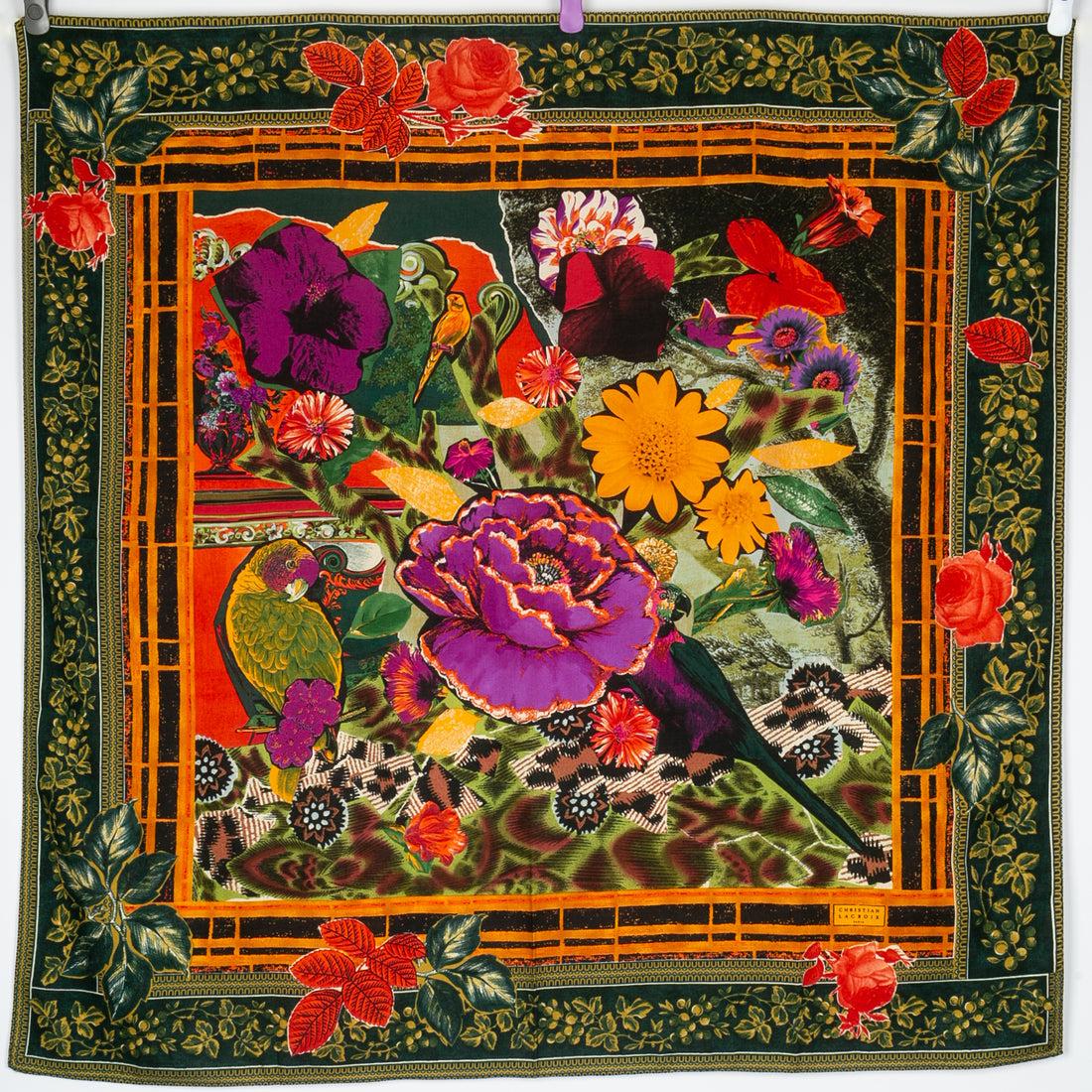 Christian Lacroix - Wool and Silk Stole decorated with a multicolored floral pattern on a green background.

Additional information: 
Dimensions: 130 cm x 130 cm
Condition: Very good condition
Seller Ref number: FFH211