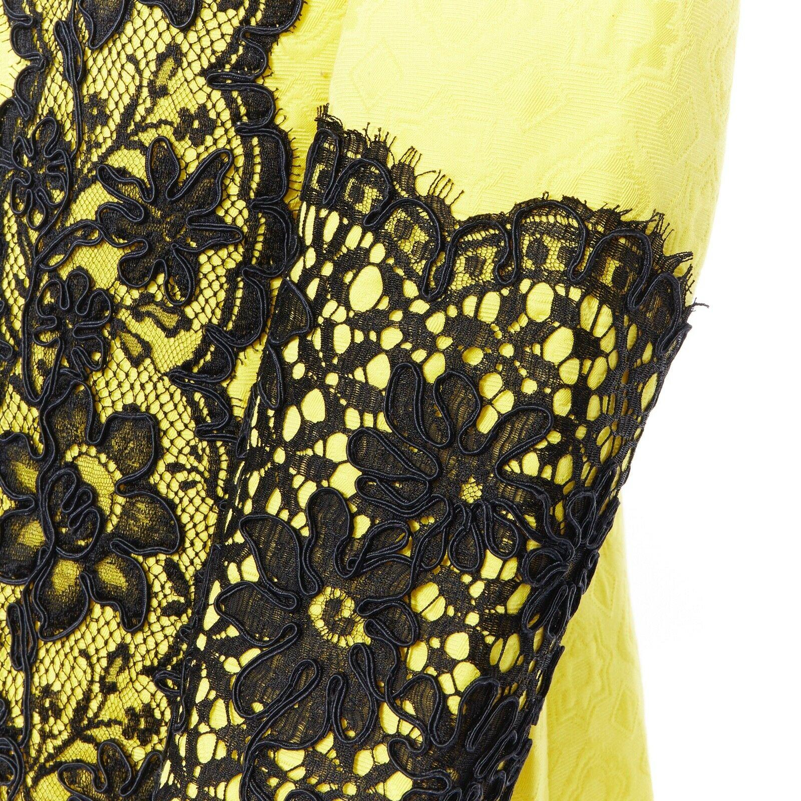 CHRISTIAN LACROIX yellow cotton floral jacquard black lace padded jacket FR40
Brand: Christian Lacroix
Designer: Christian Lacroix
Model Name / Style: Lace jacket
Material: Cotton and lace
Color: Yellow and black
Pattern: Floral lace
Closure: