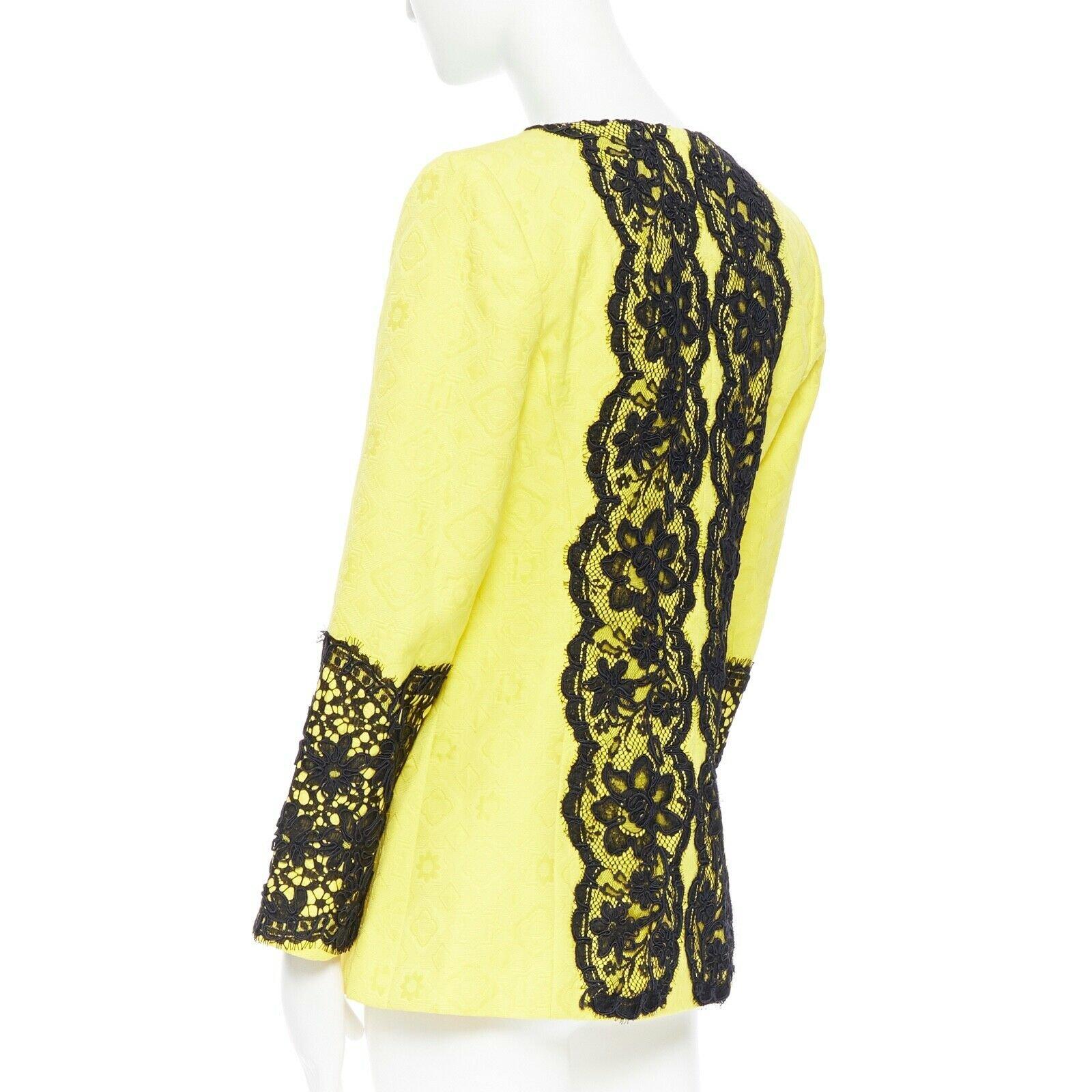 CHRISTIAN LACROIX Veste en jacquard de coton jaune à fleurs et dentelle noire matelassée FR40 en vente 2