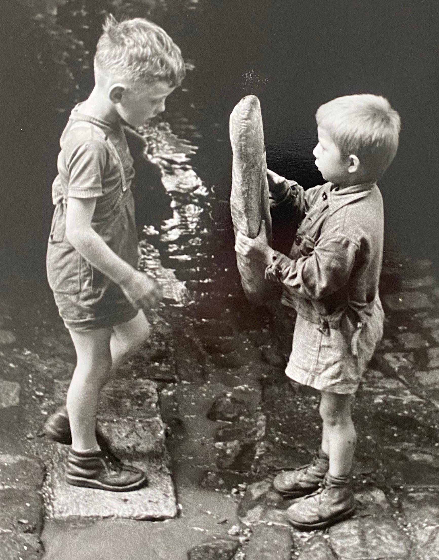 Christian Lemaire  Niños al pan (1956) en Bueno estado para la venta en Saint ouen, FR